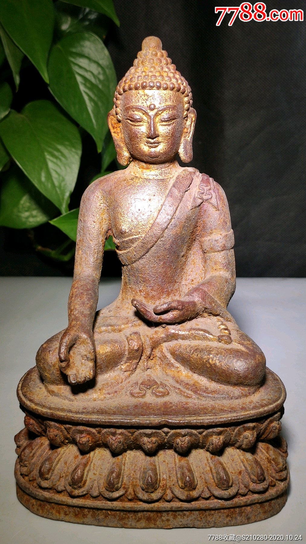 鎏金铁佛像一尊造型独特开脸祥和五官清晰气势磅礴坐莲花台锈迹自然