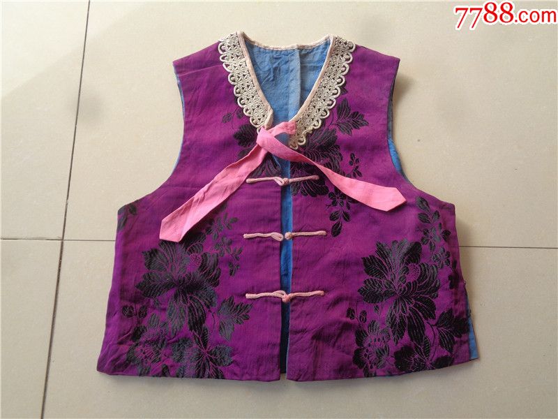 民国时期孩童穿的丝绸马甲