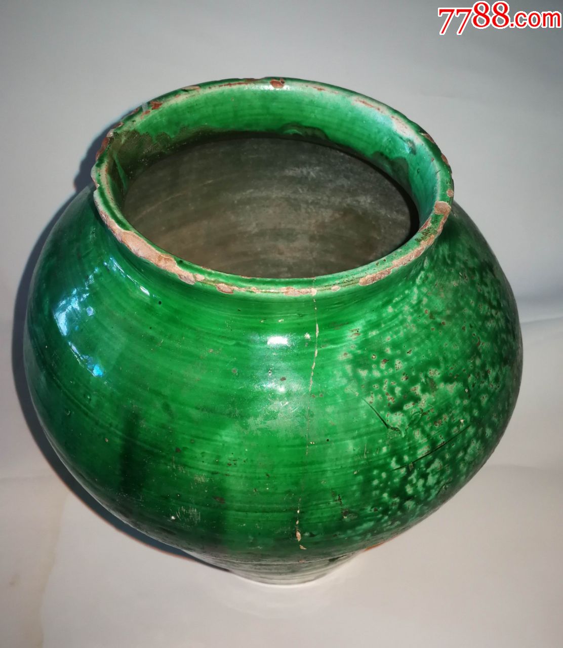 民国绿釉小瓷罐(有冲纹碰掉瓷)