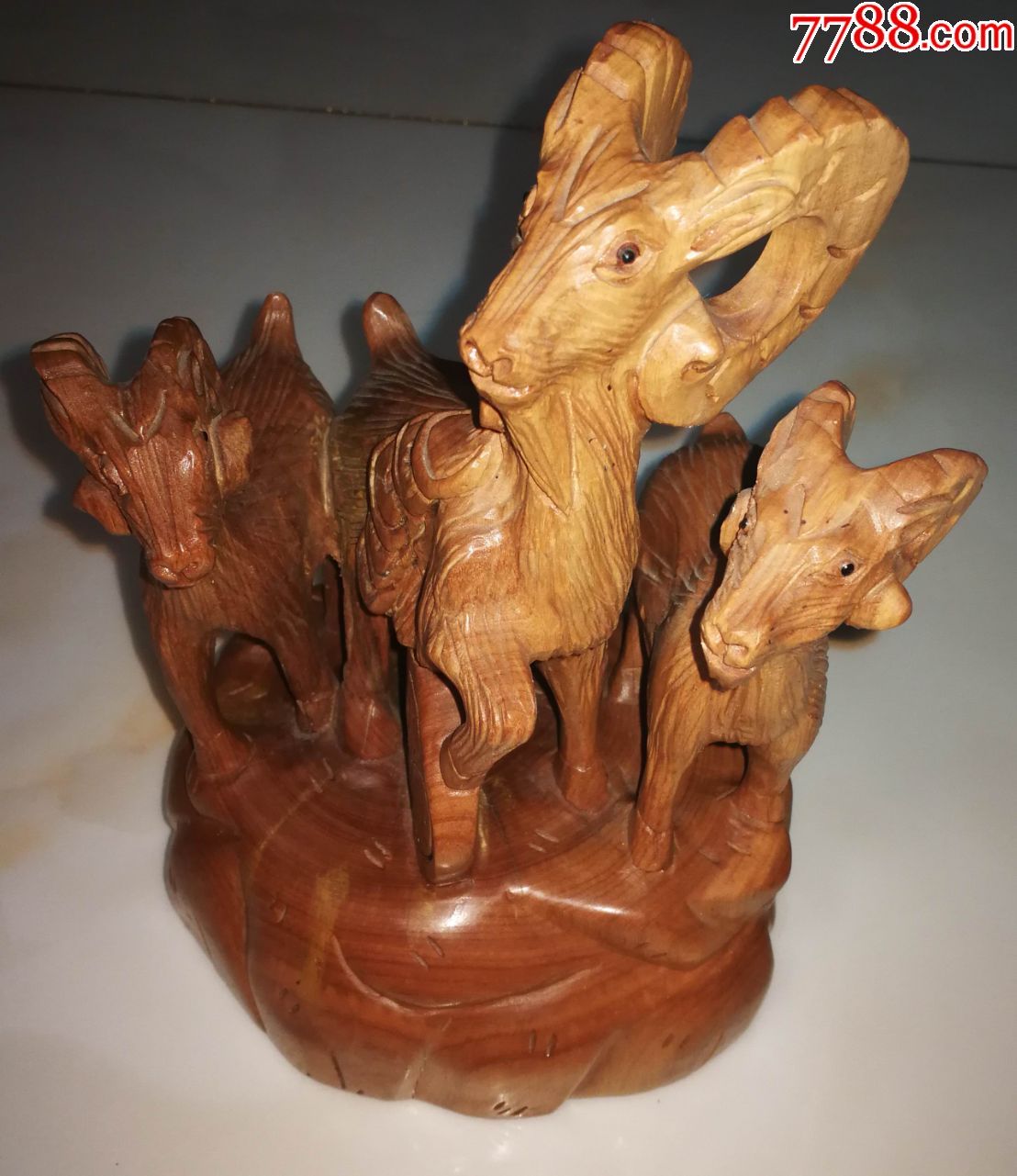 绿檀木雕三羊开泰摆件