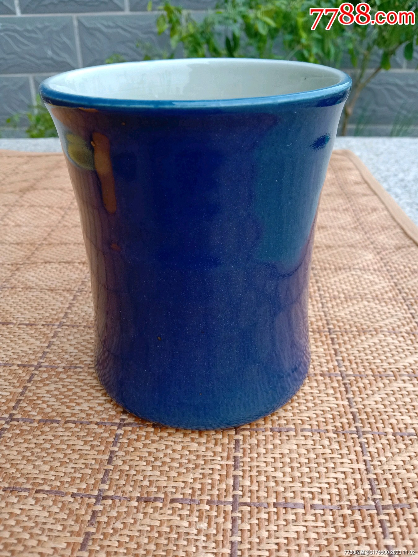 霁蓝釉锁腰笔筒