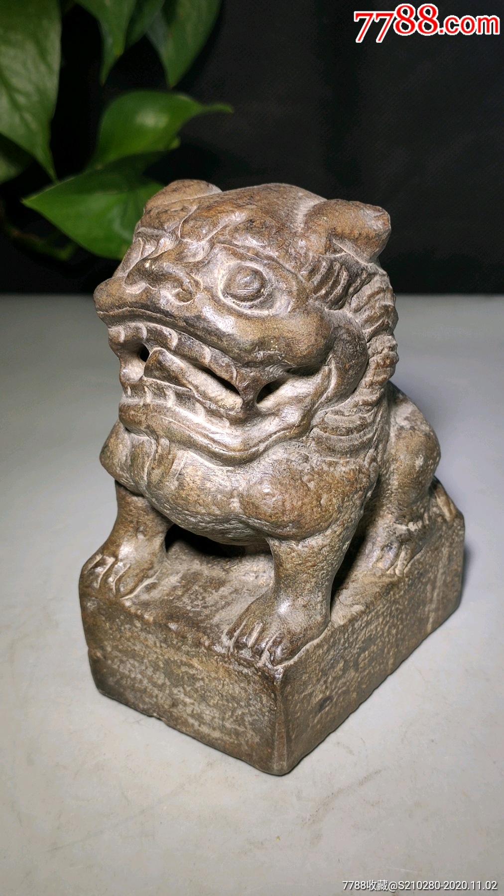 案头石狮子
