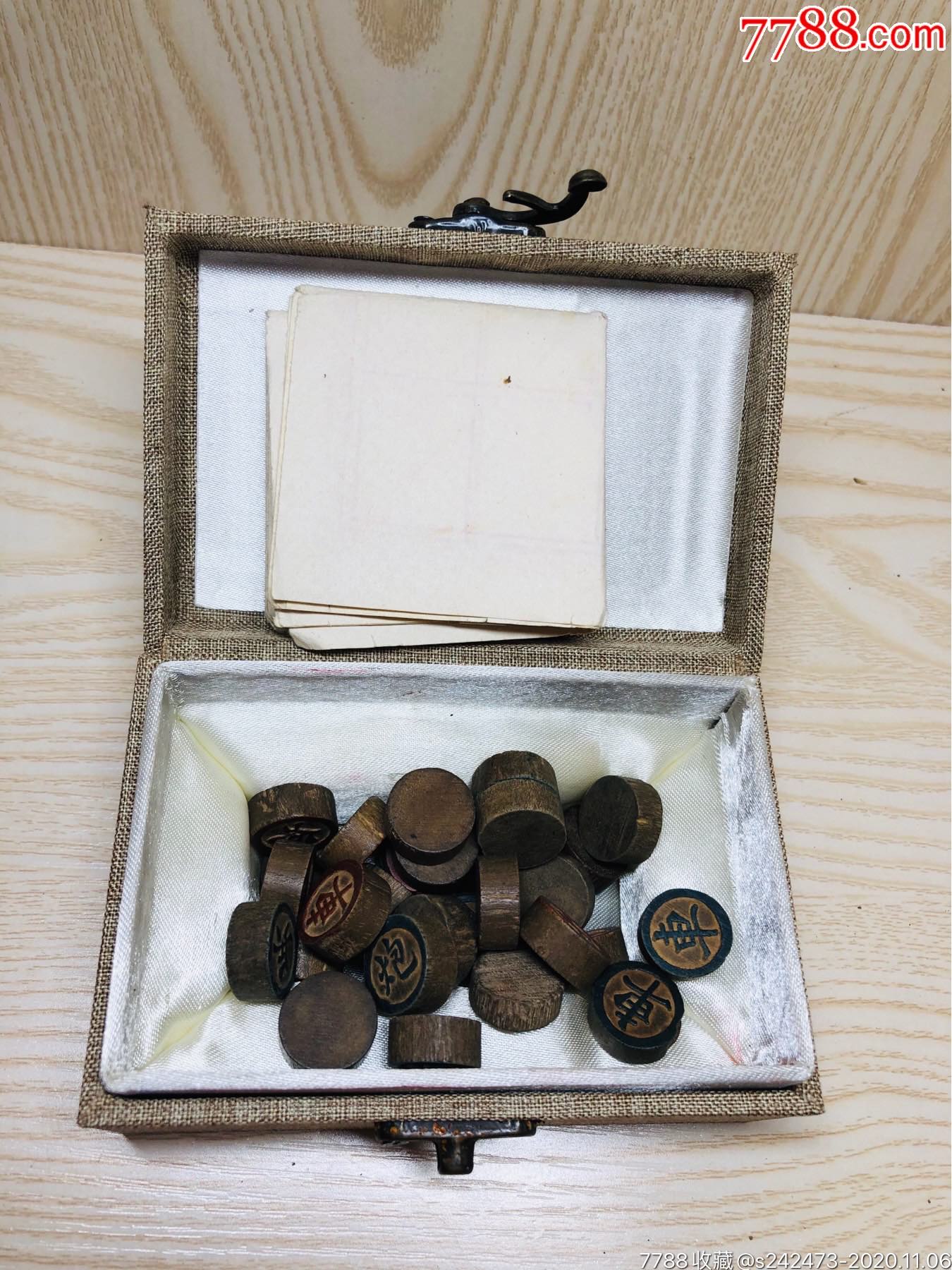 五六十年代带图纸象棋一盒32颗棋子无原盒