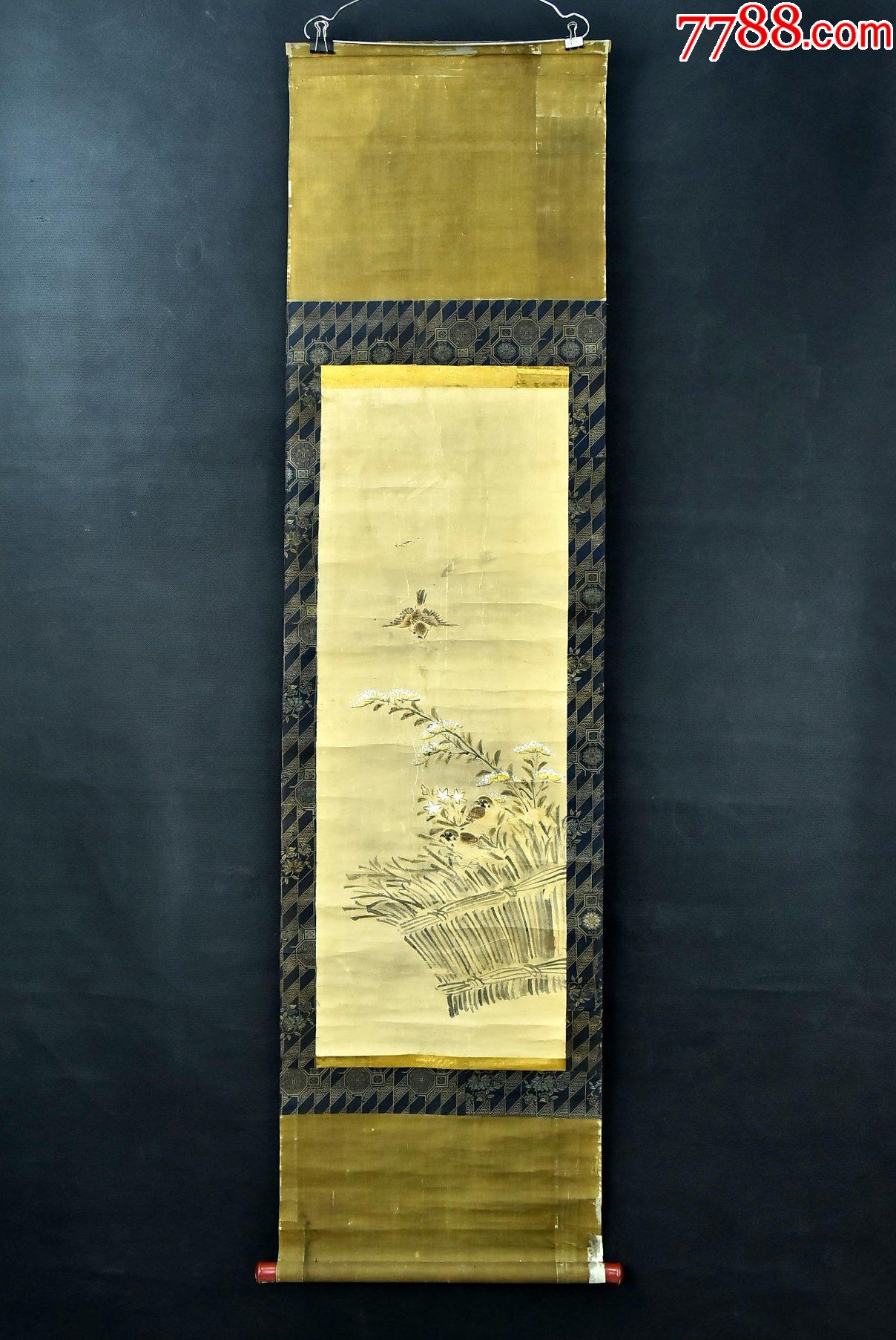 (vh3543)纸本手绘《花鸟图》装裱立轴画一幅绫裱两侧木轴头