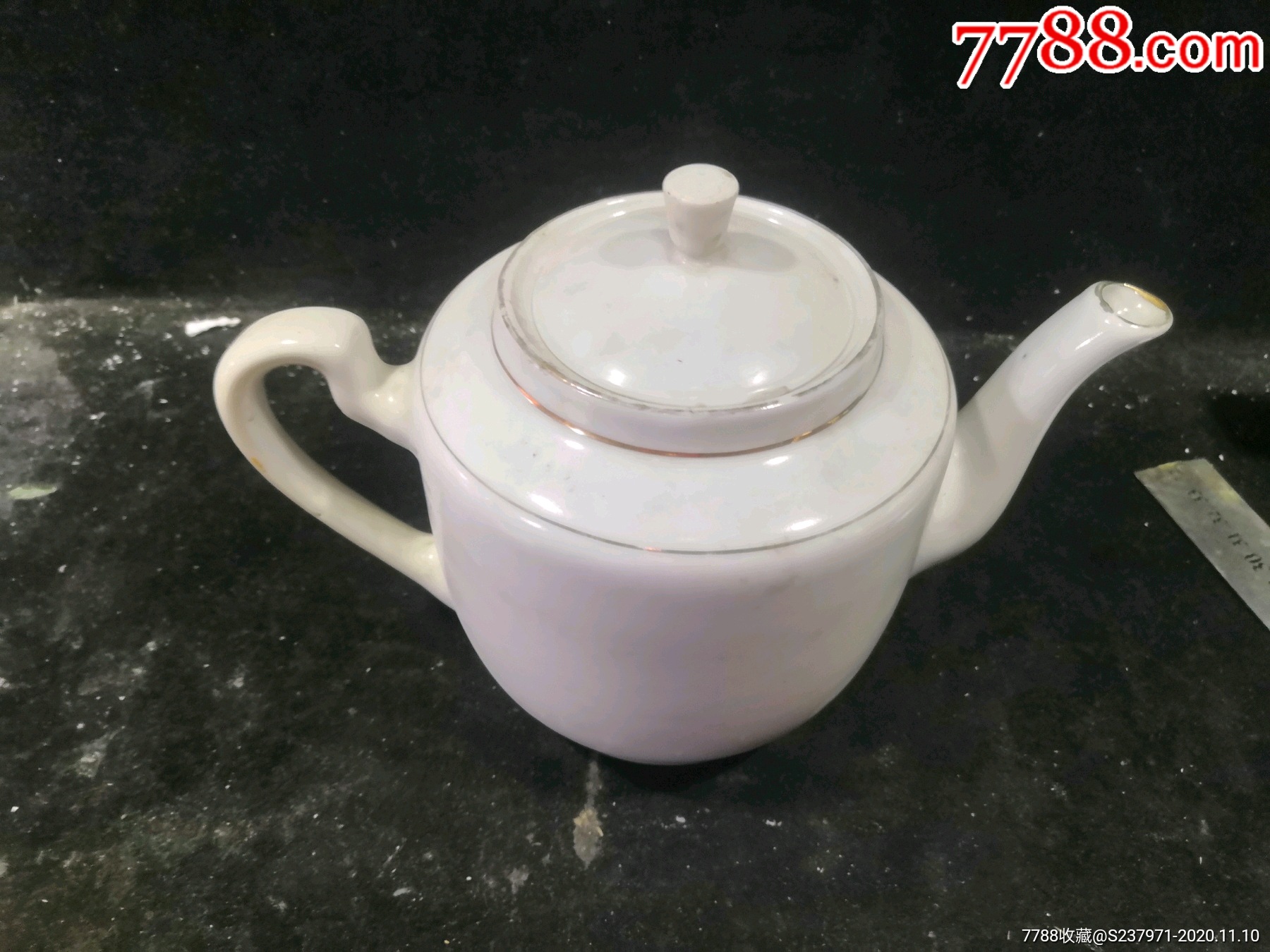 早期新华瓷厂粉彩花鸟壶