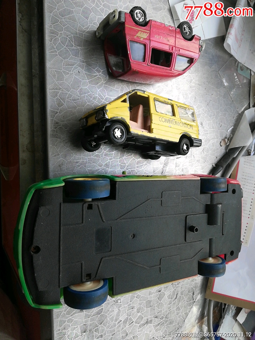 破损塑料玩具一些