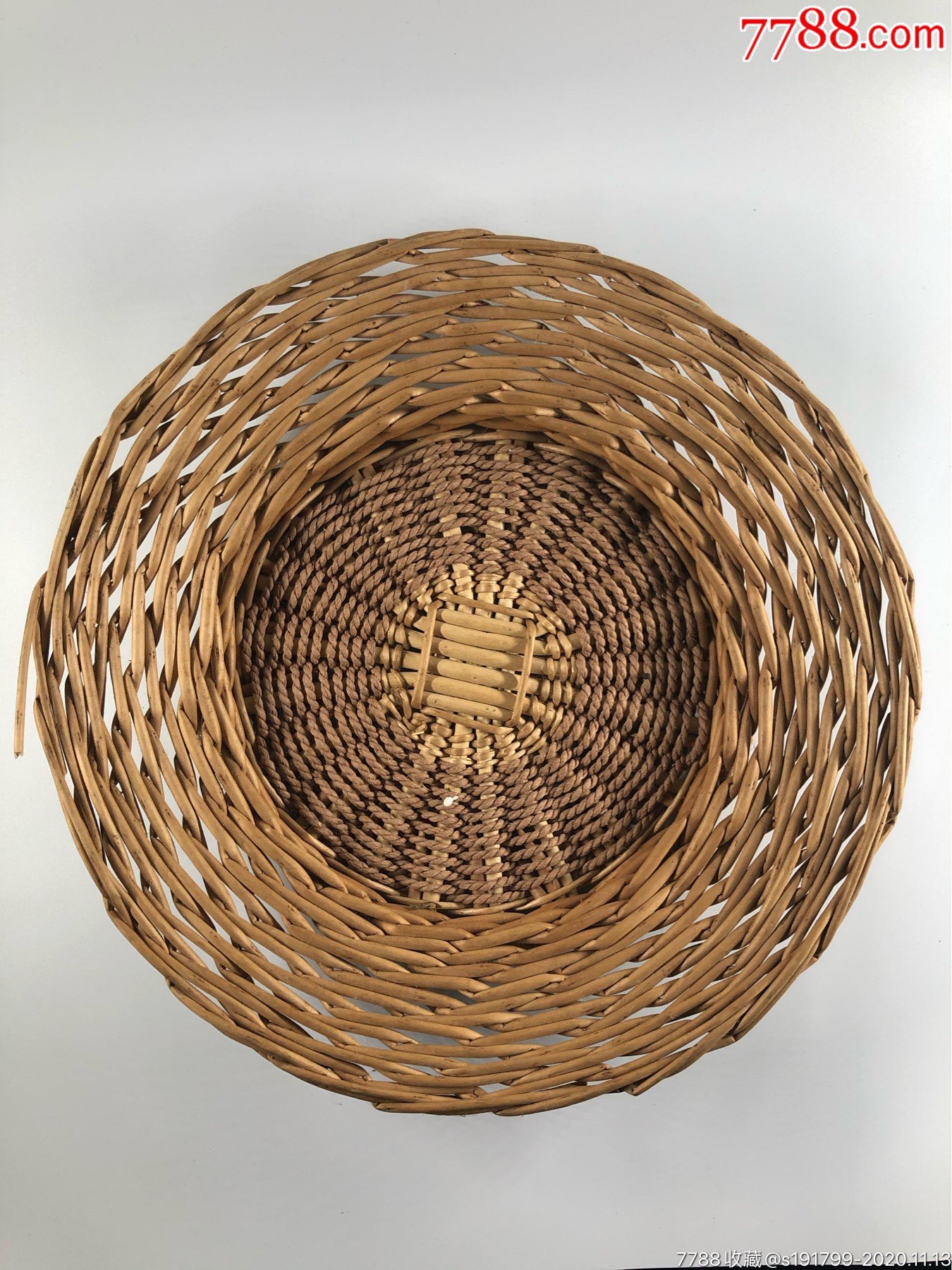 手工藤编大果盘,品相不错见图!