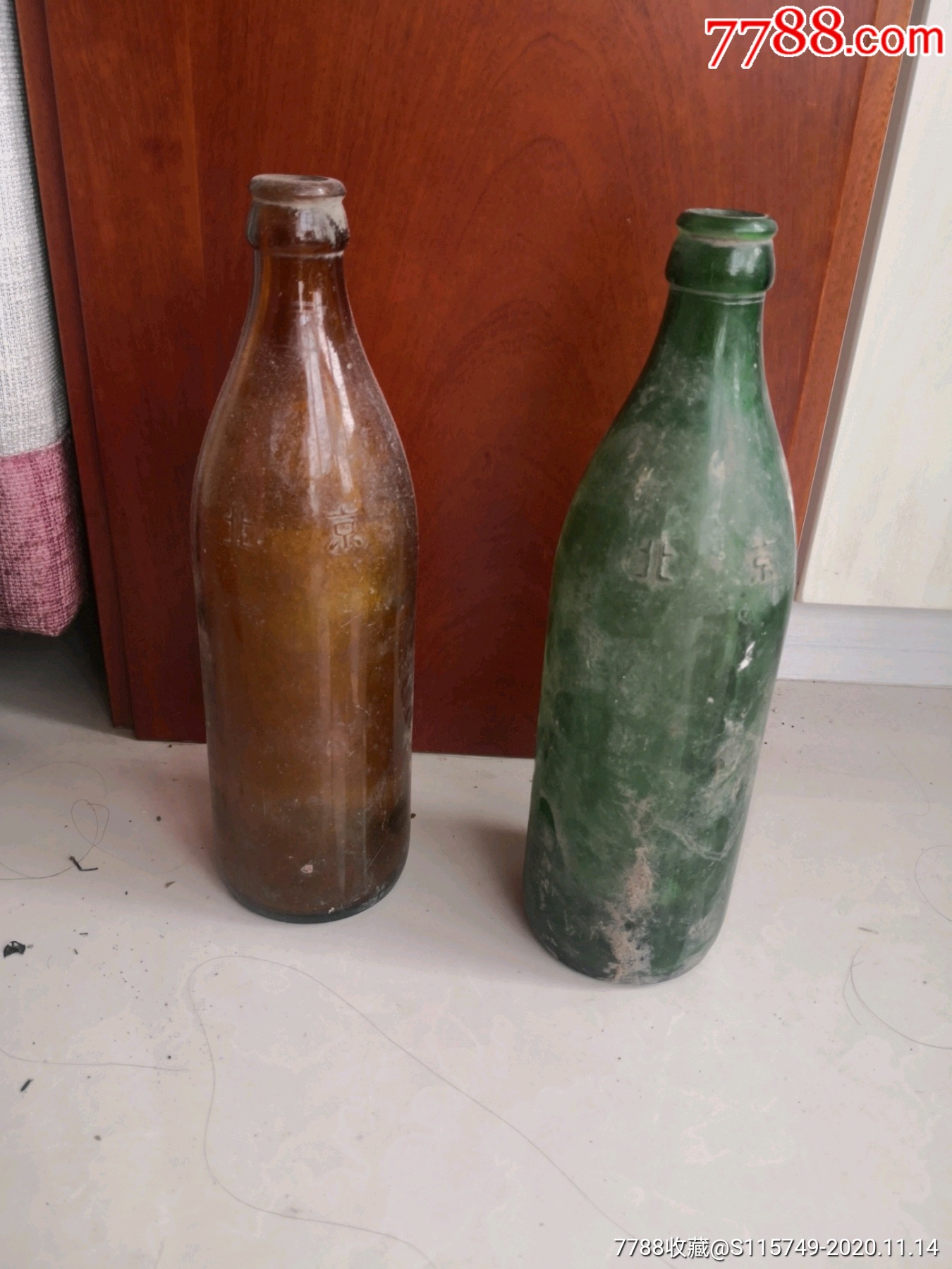 77年和78年北京酒瓶俩个