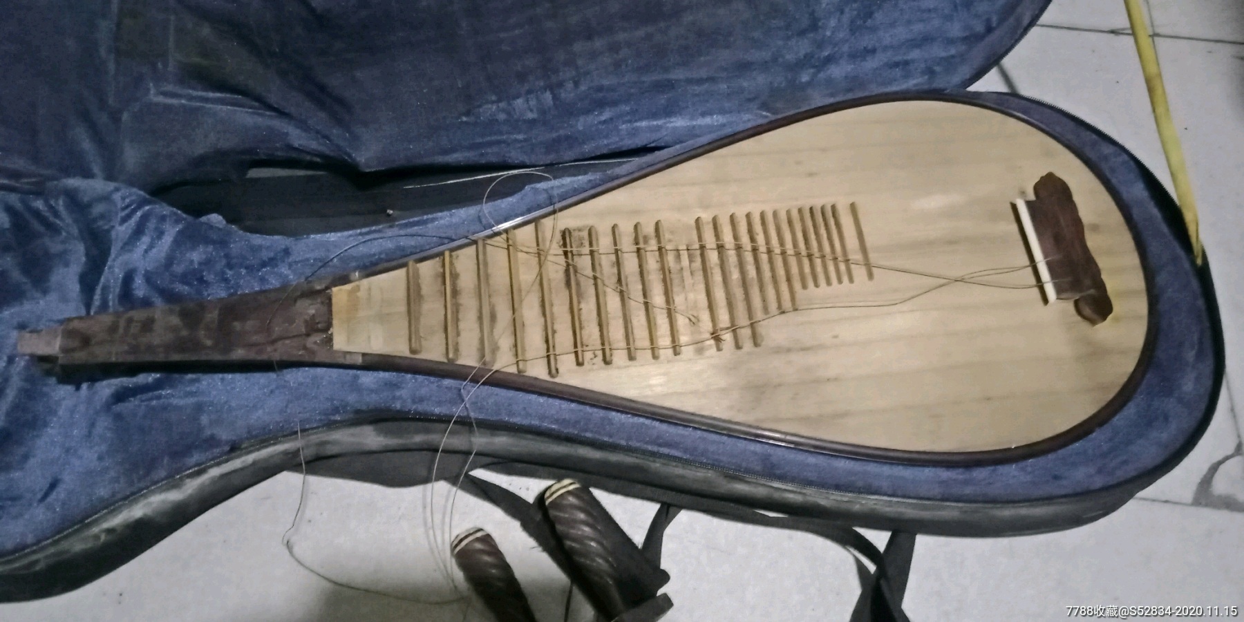 名家耿福利制老琵琶荷花鸳鸯好像是红酸枝木友自己看一下吧我不懂木