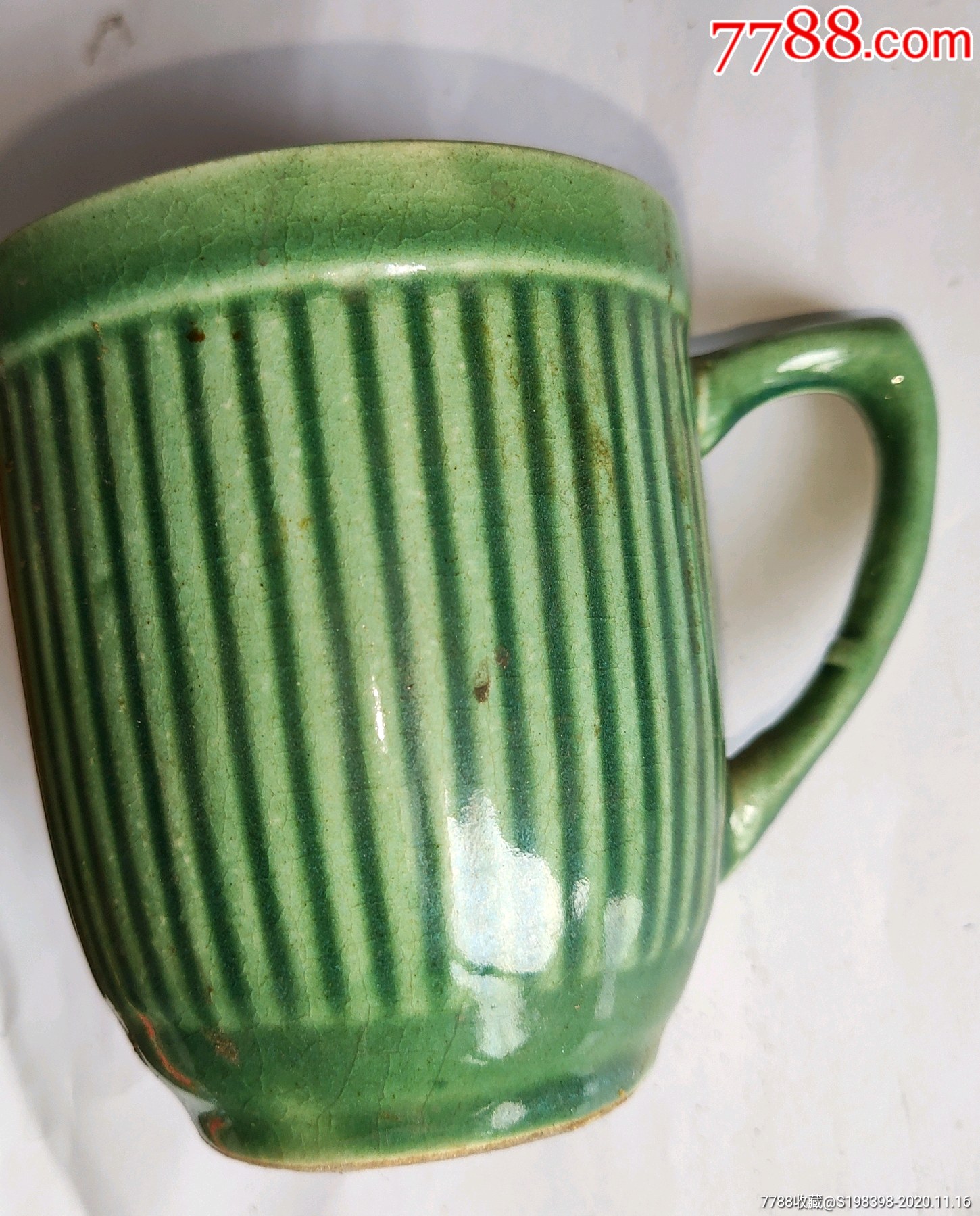 绿釉水杯
