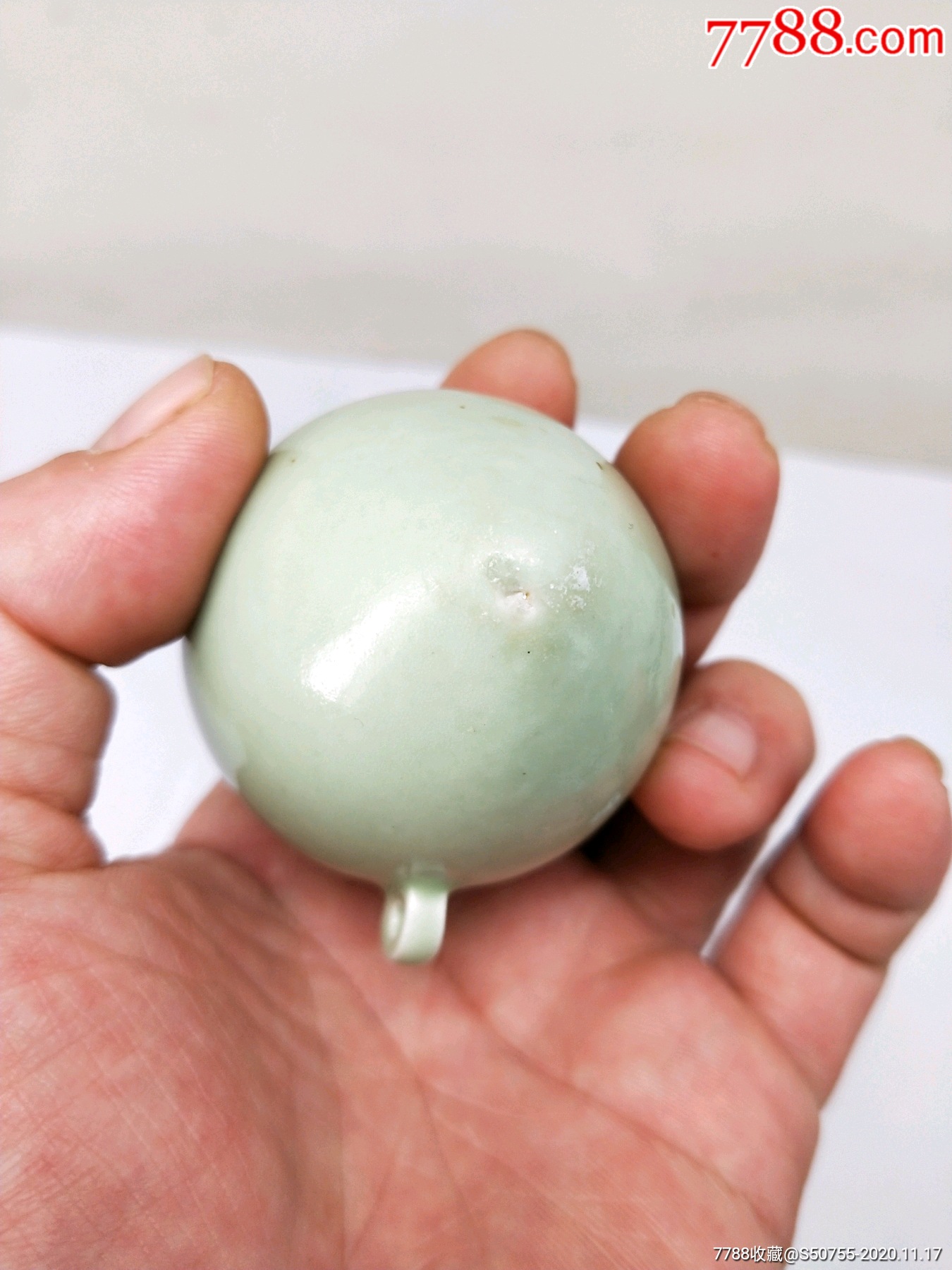 民国豆青釉小牛心鸟食碗全品,底是缩釉