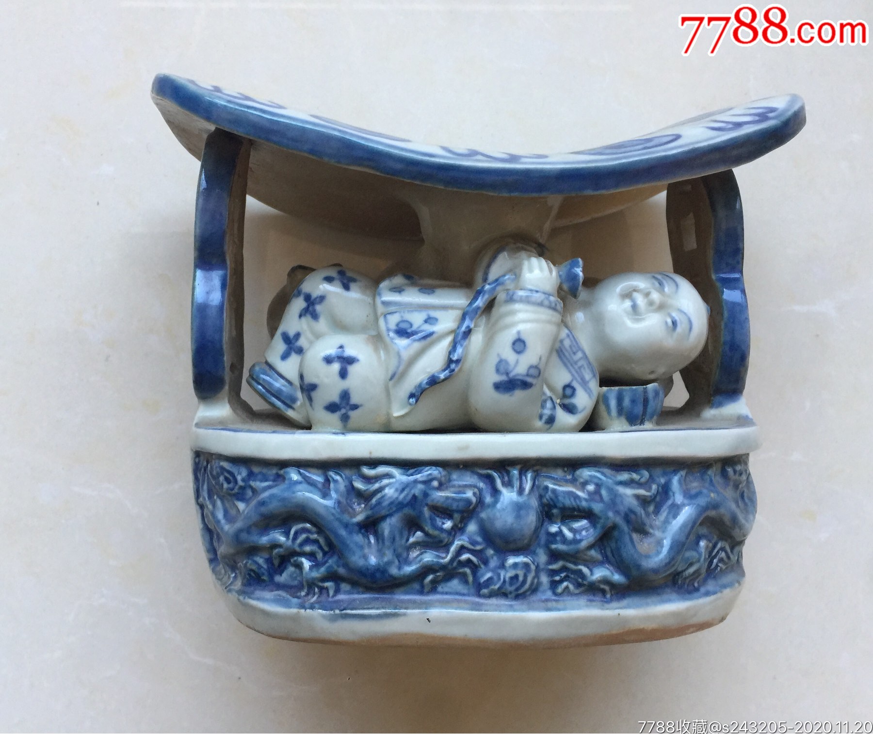 青花娃娃瓷枕