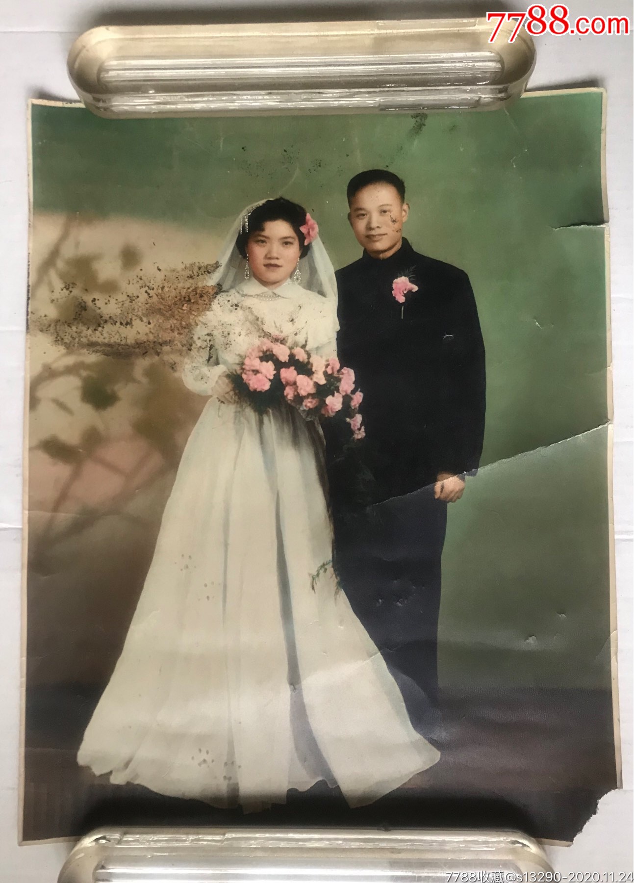 9cm简介:结婚照,年代不详                   