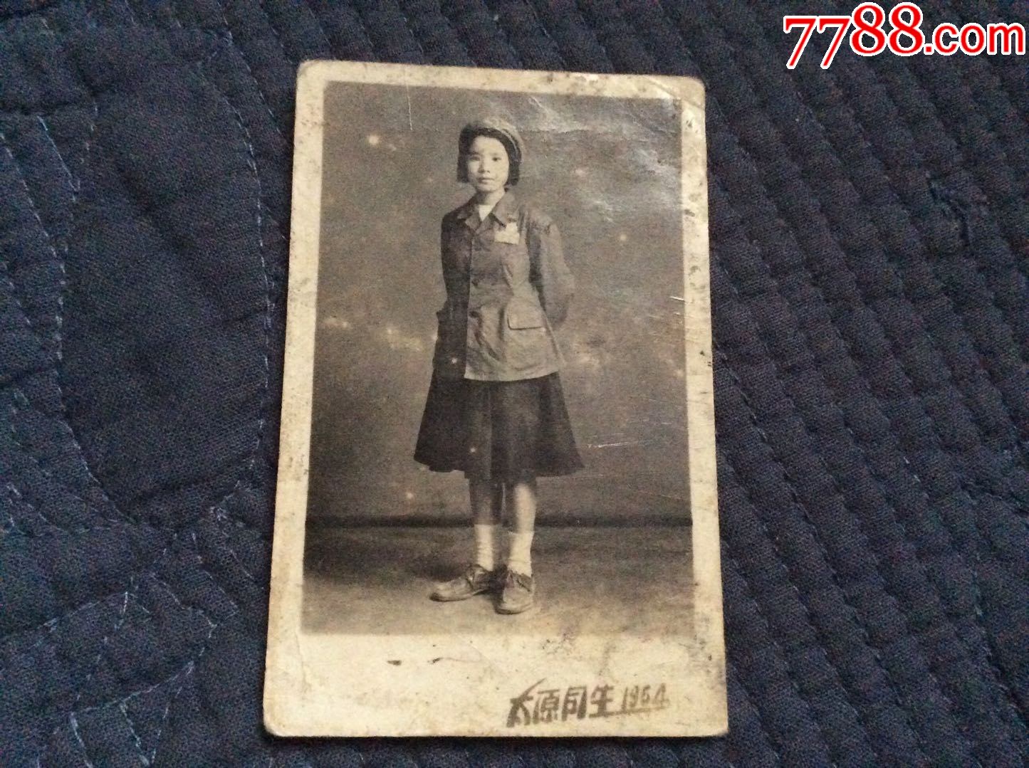 1954年穿裙装的美女,那个年代戴军式帽穿军式衣服配裙子的很少-老照片