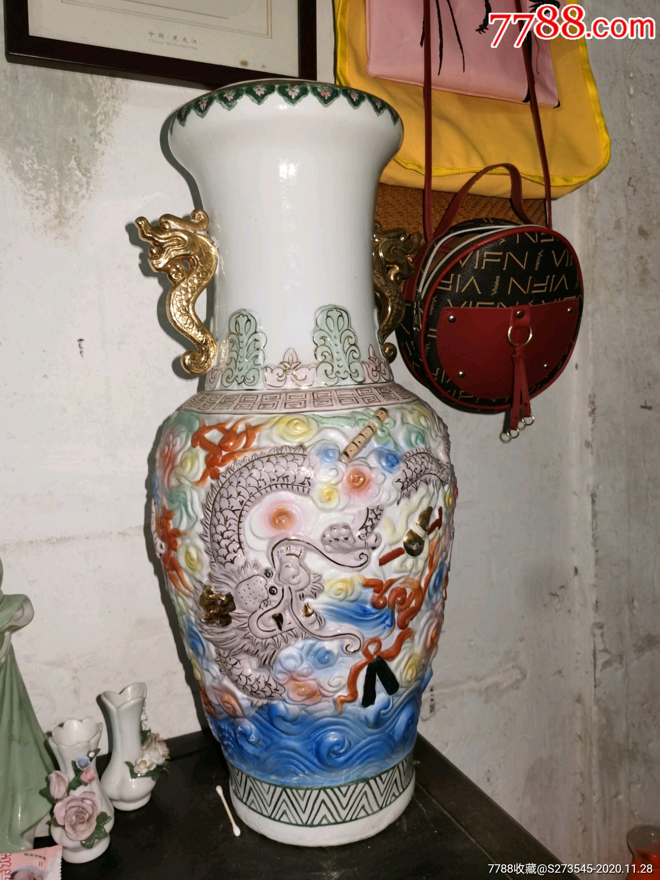 老彩绘镂空浮雕龙瓶