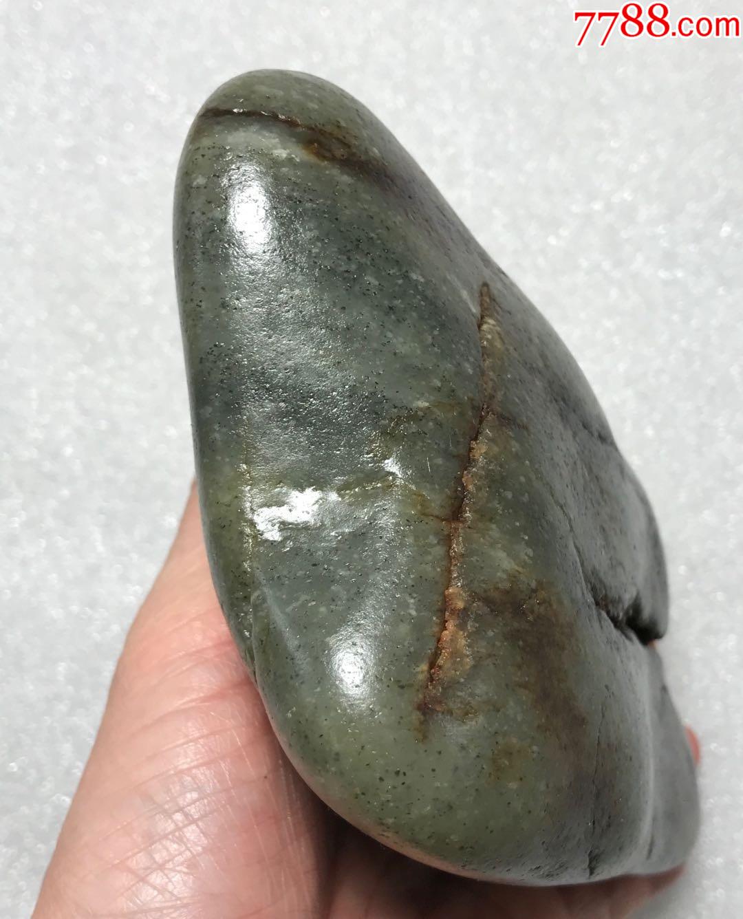 3856和田玉黑沁皮青花籽料2.2斤