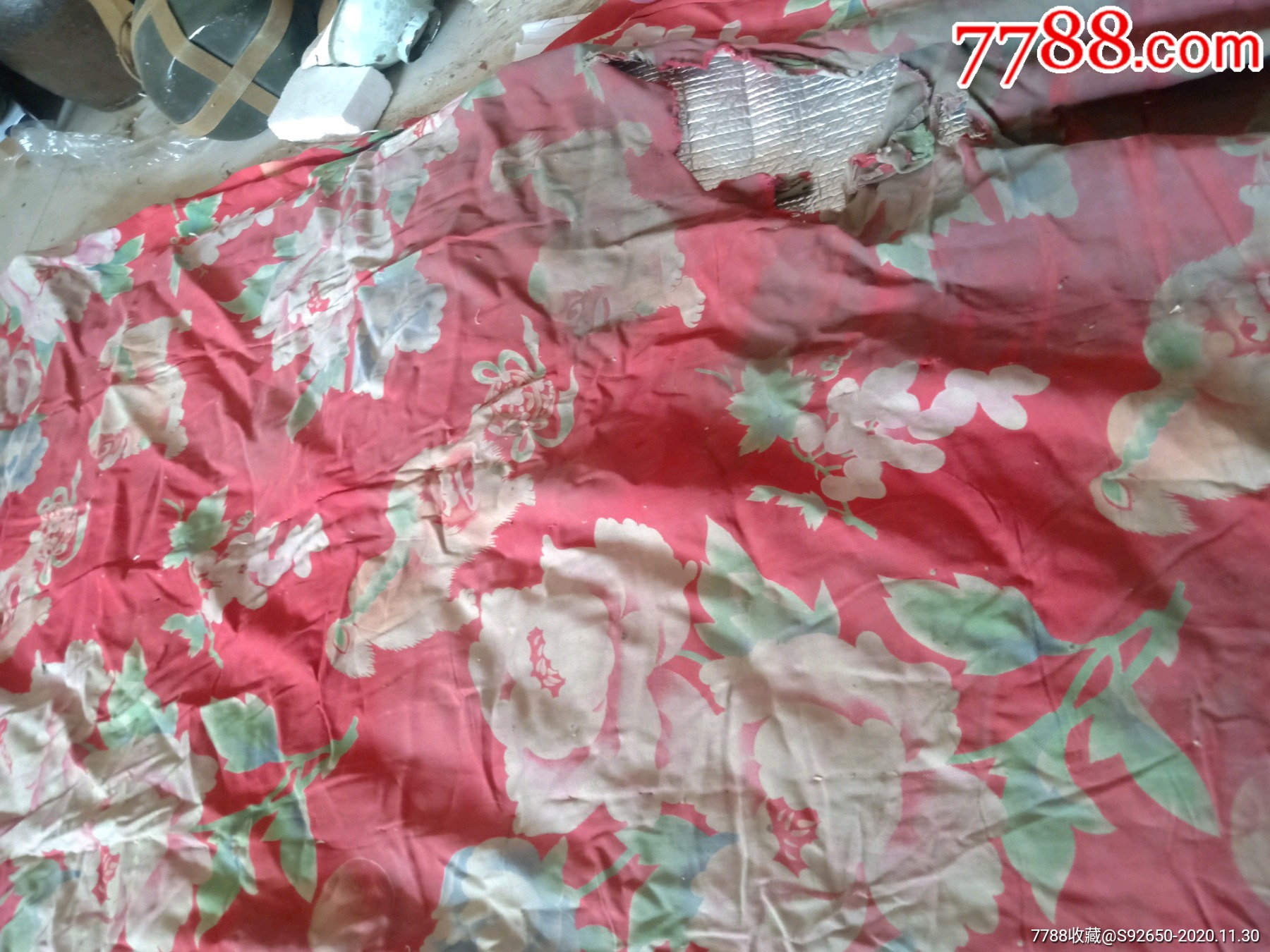 怀旧老双狮滚绣球棉被面