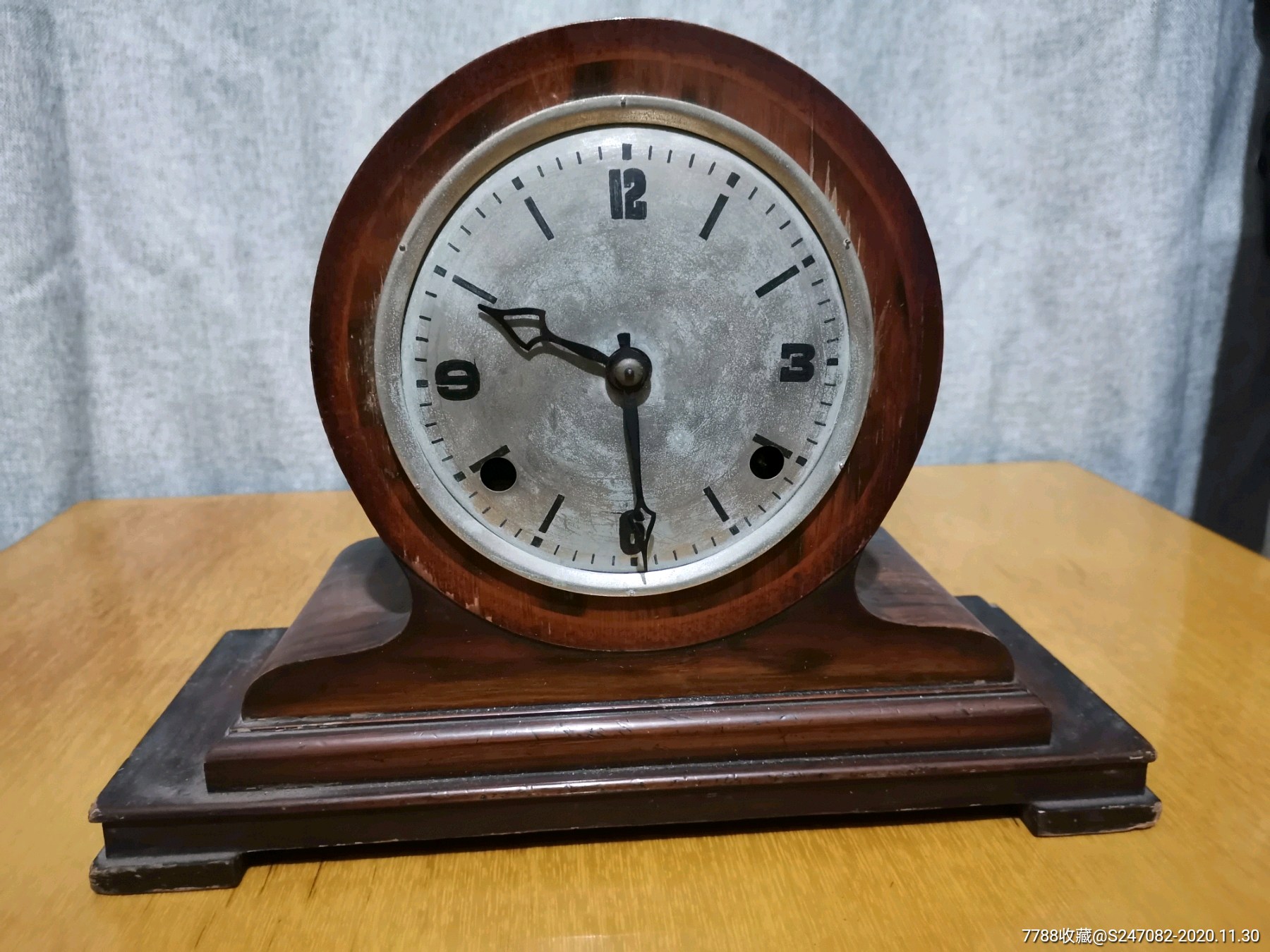民国时期上海良雄牌台钟.