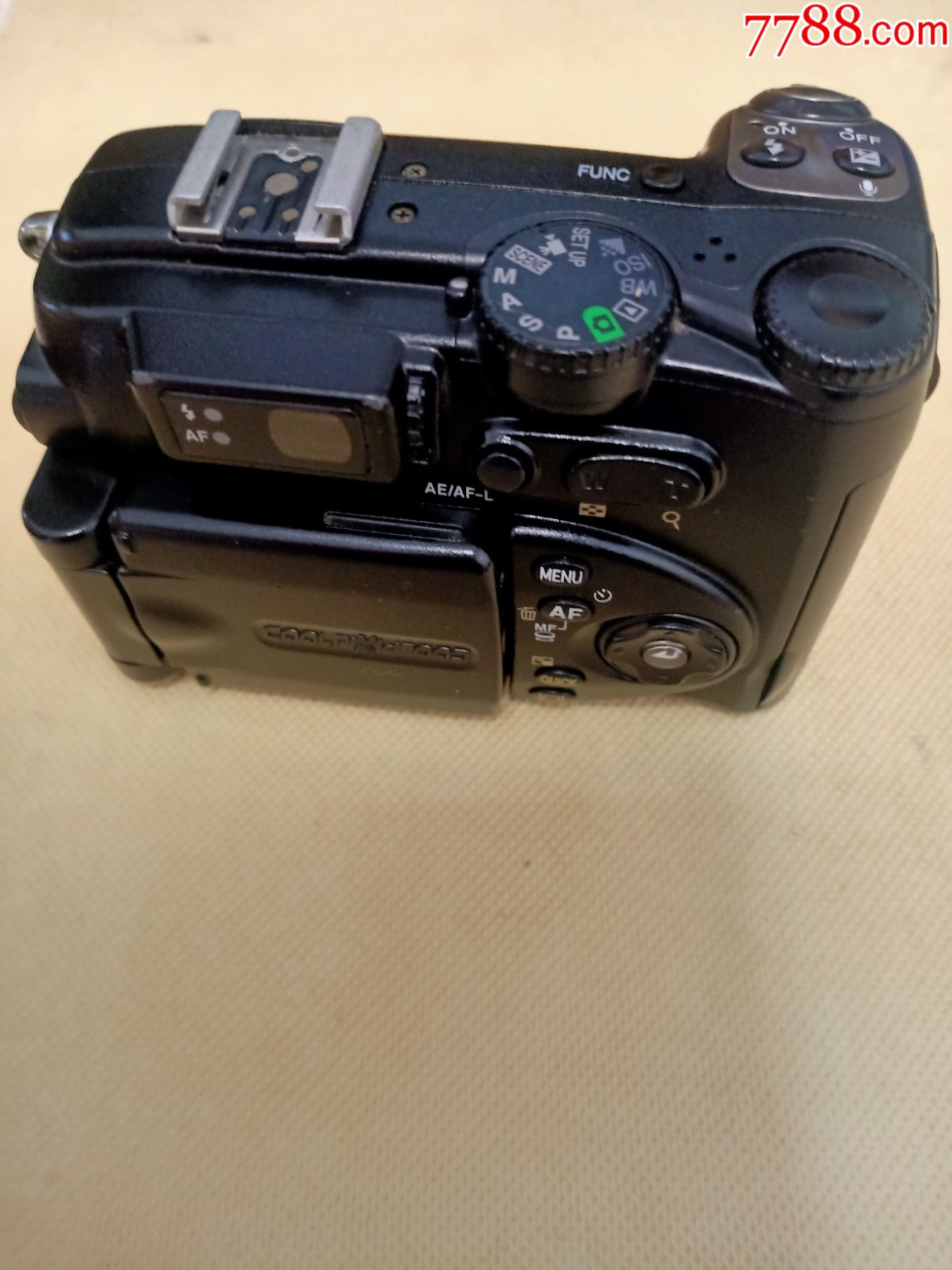 一台经典收藏尼康e5400数码相机