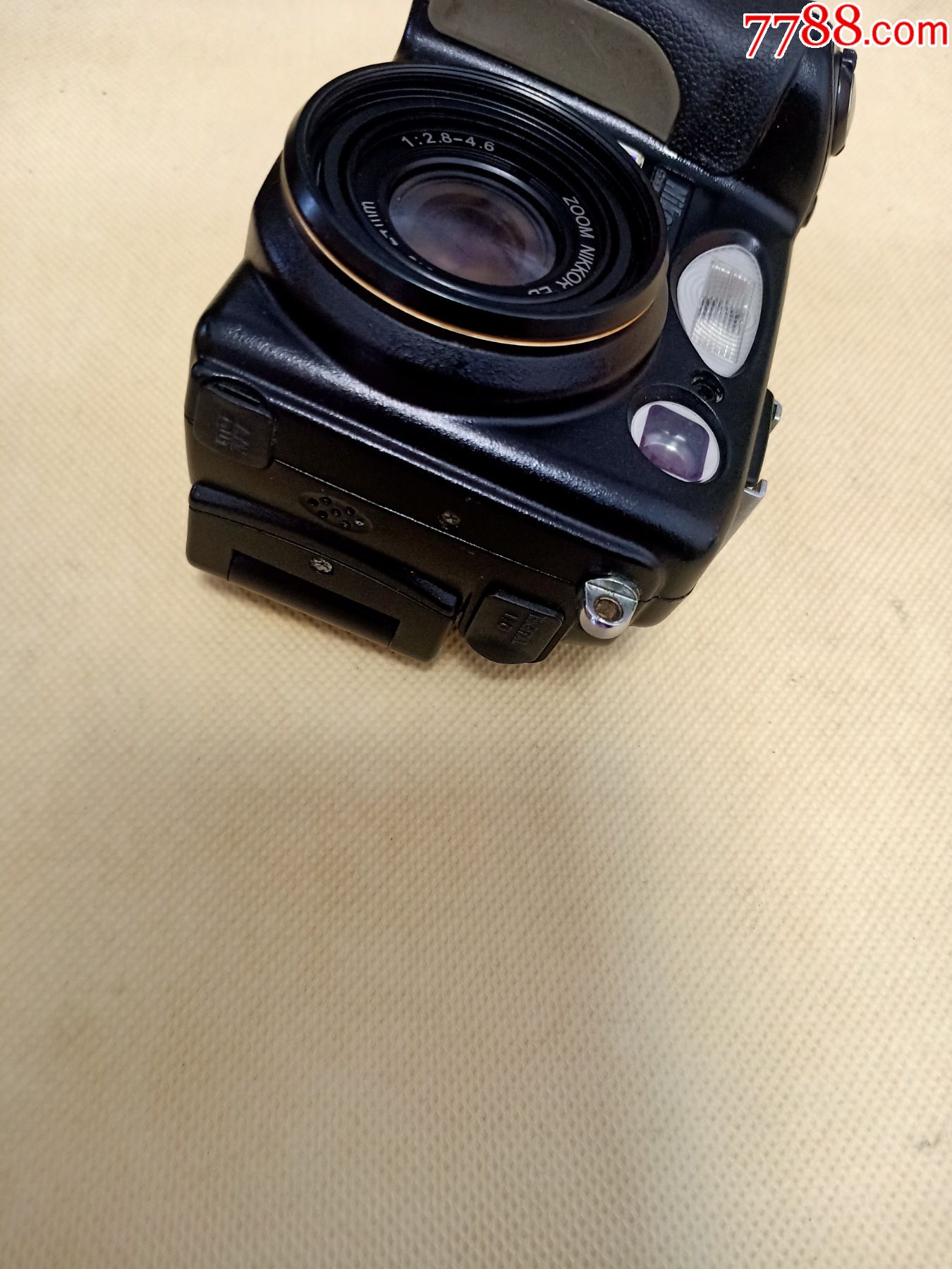 一台经典收藏尼康e5400数码相机