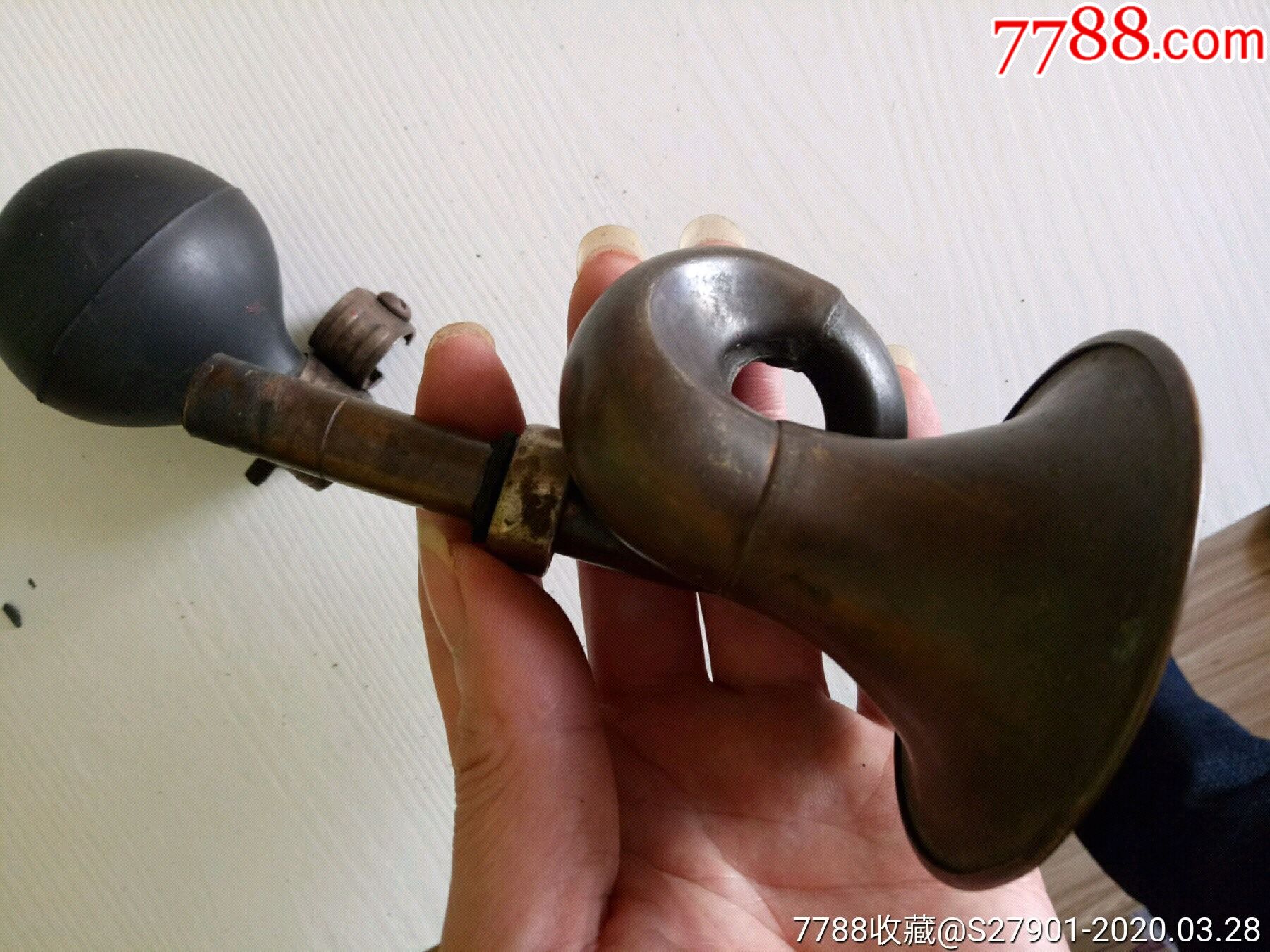 包老民国铜喇叭一套带胶皮气囊的品相好非常难得少见的东西喜欢拿走吧