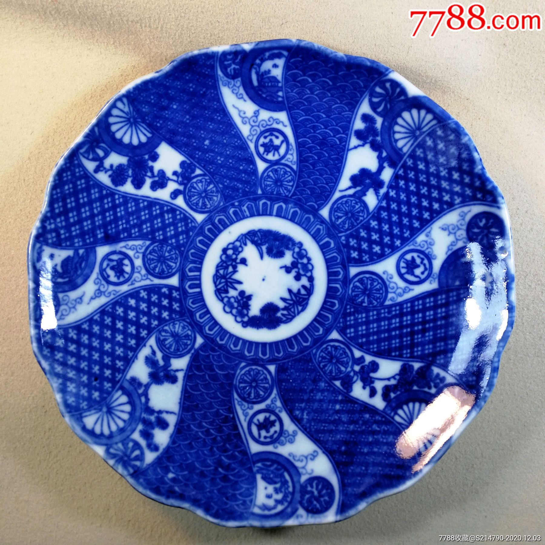 民国青花花卉大赏盘口径22.5厘米,全品