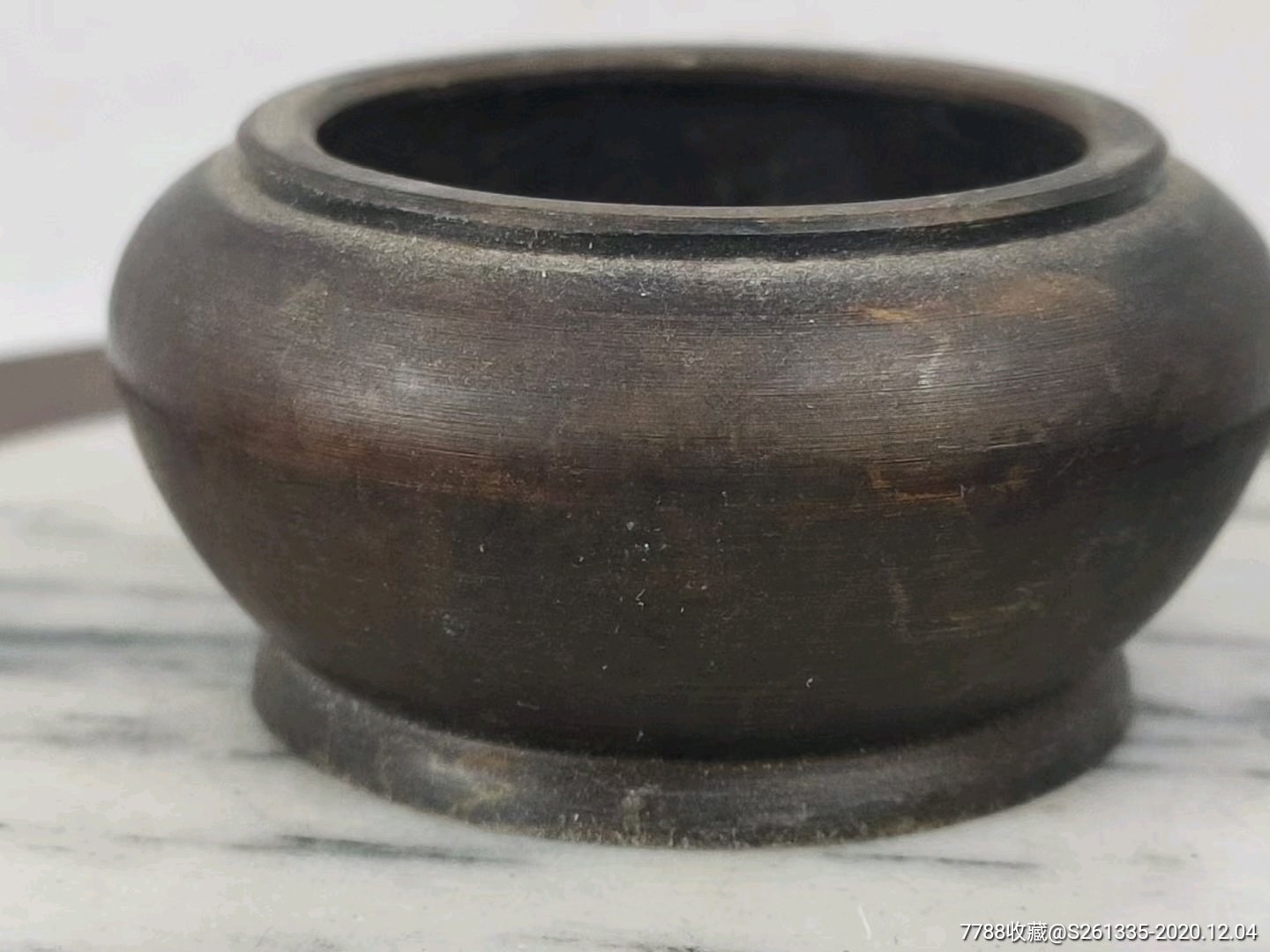 村里收的底款佛字一柱香铜老香炉喜欢的来不议价