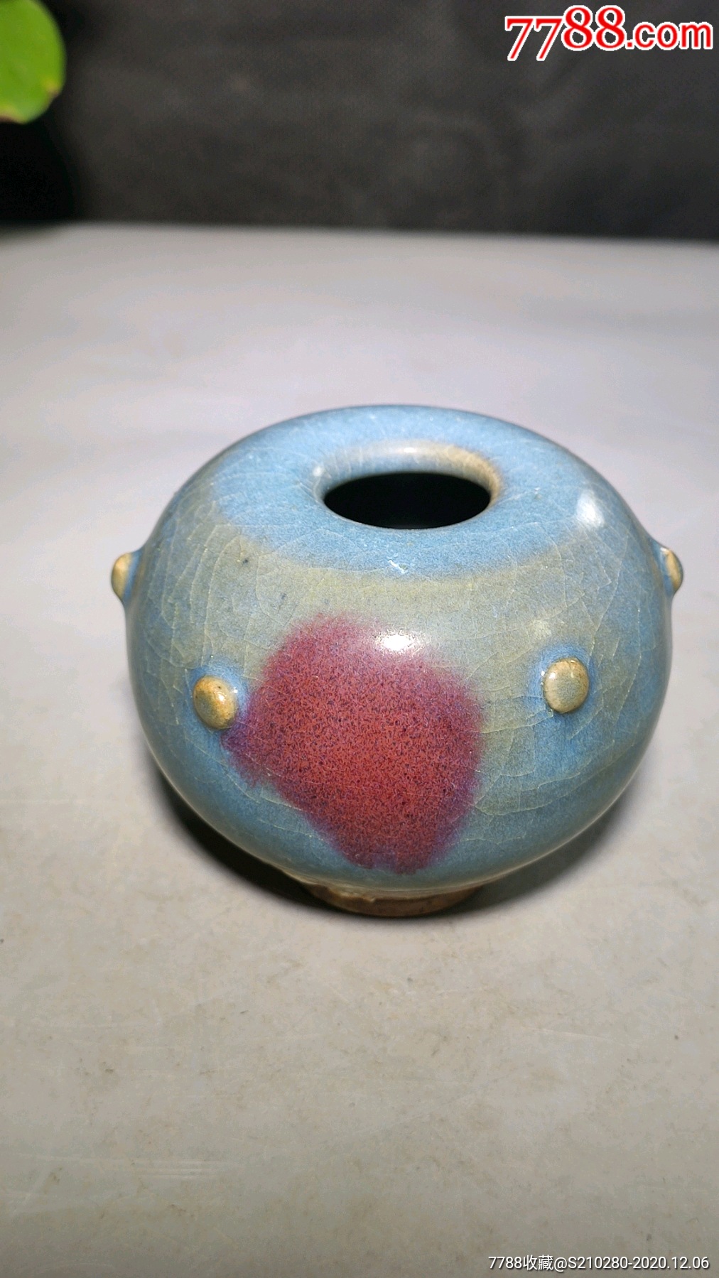 钧瓷鼓钉小水盂造型独特瓷质细腻釉水肥厚开片漂亮蓝釉挂红文房雅致