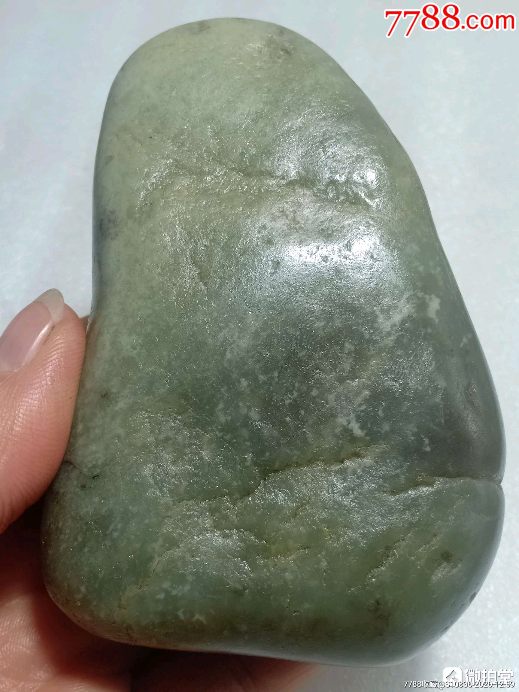 和田青玉籽料一个重250克