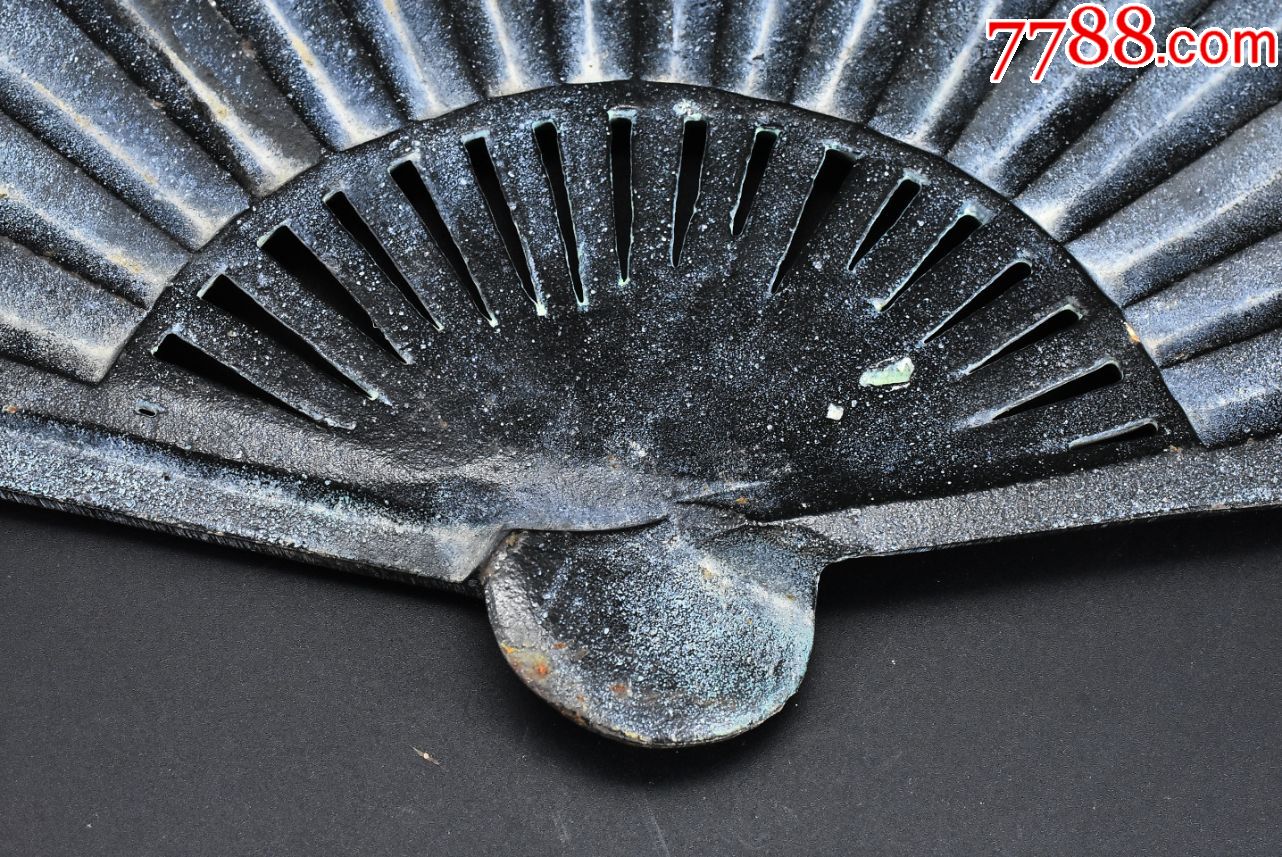 (p9210)日本购回《扇子》摆件一件铁制扇子造型正面为松树图案背面无