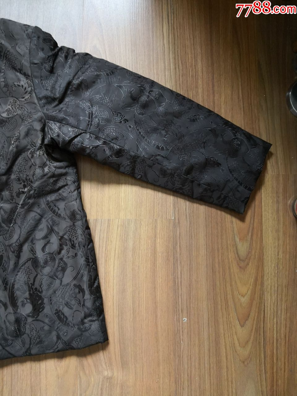 老式缎面对襟男士棉袄