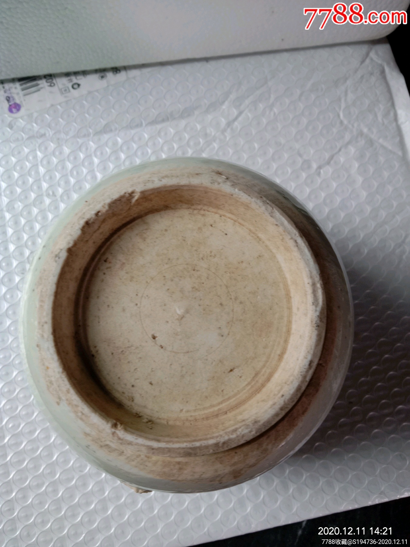 明代白瓷罐,釉色特别精美,有点窑疤,没裂缝.