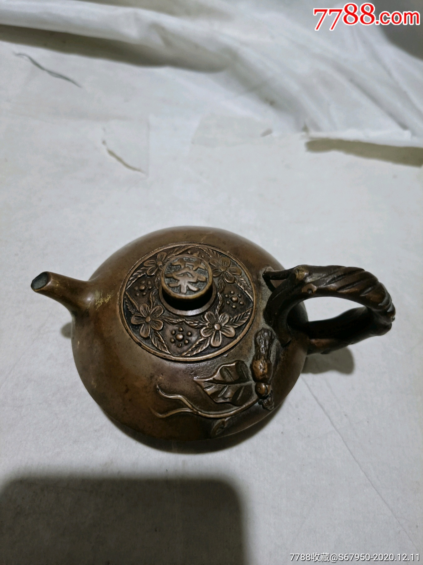 首页 拍卖 铜壶/铜瓶 >> 纯铜茶壶,有点年头了,雕工精细.,_铜壶/铜瓶