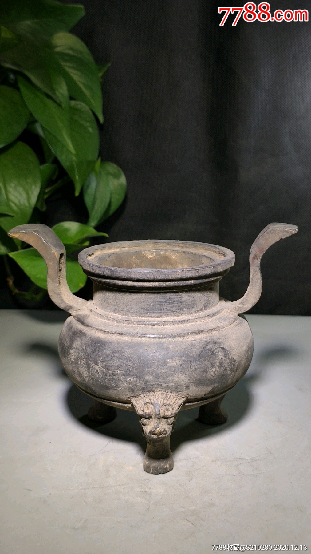 朝天耳铜香炉造型独特皮壳老辣包浆浓厚三足有兽头底部有款霸气十足