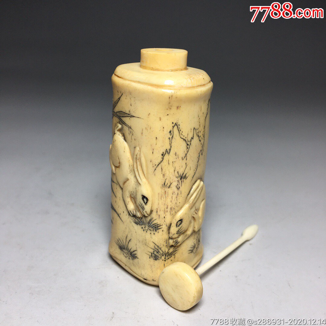 牛骨鼻烟壶牛骨是原始自然,粗犷豪放,具有辟邪化吉之寓意.