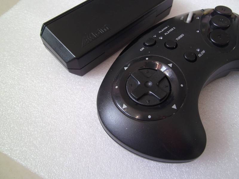 世嘉md游戏无线手柄,因二手售出不退,不描述当坏品出!1天有缘接受拍!