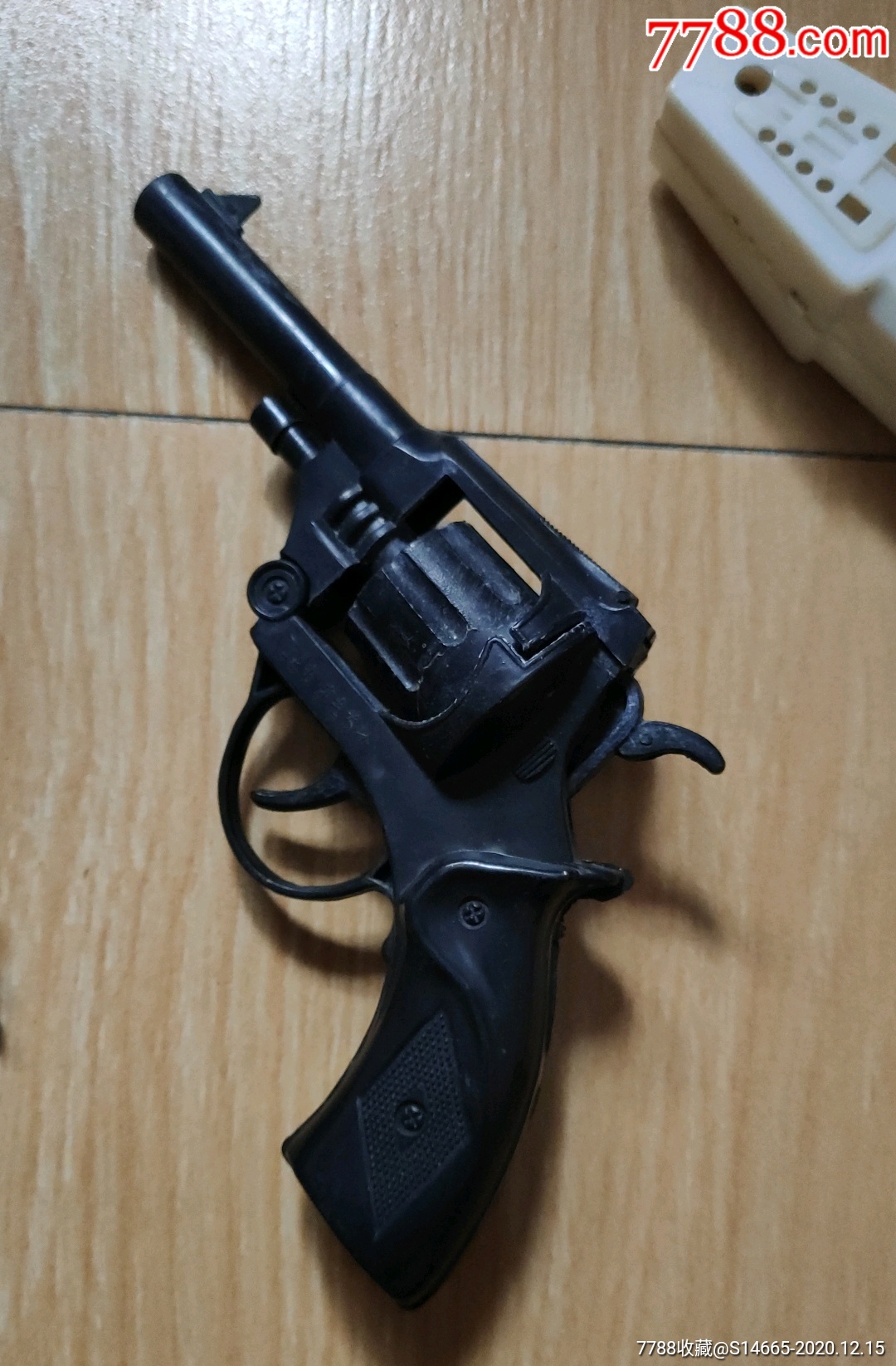 八十年代玩具枪5件(铜枪2把,塑料枪3把)