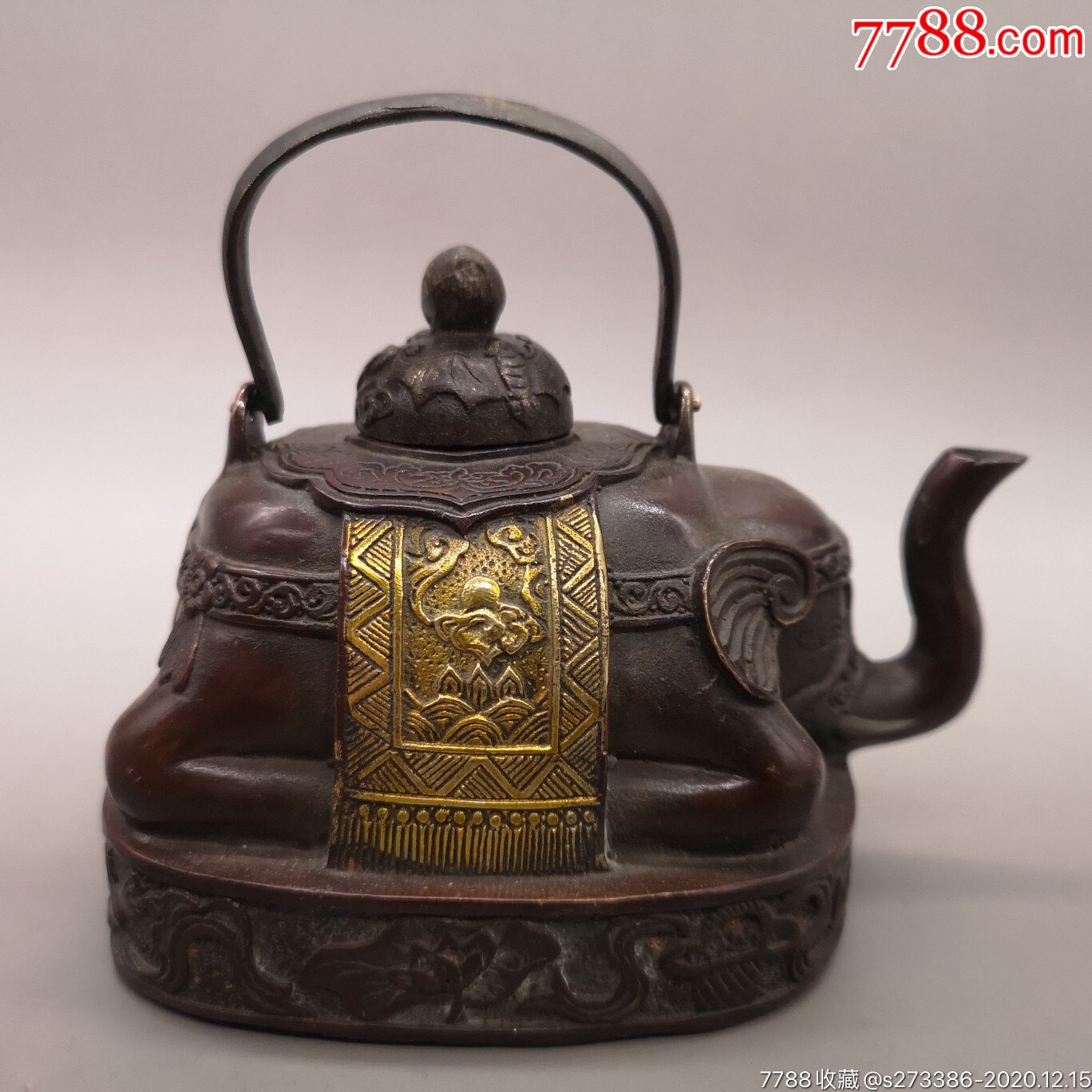 铜鎏大象酒壶,器型厚重,形制端正;通体光素,色泽雅致,古意盎然,品相极