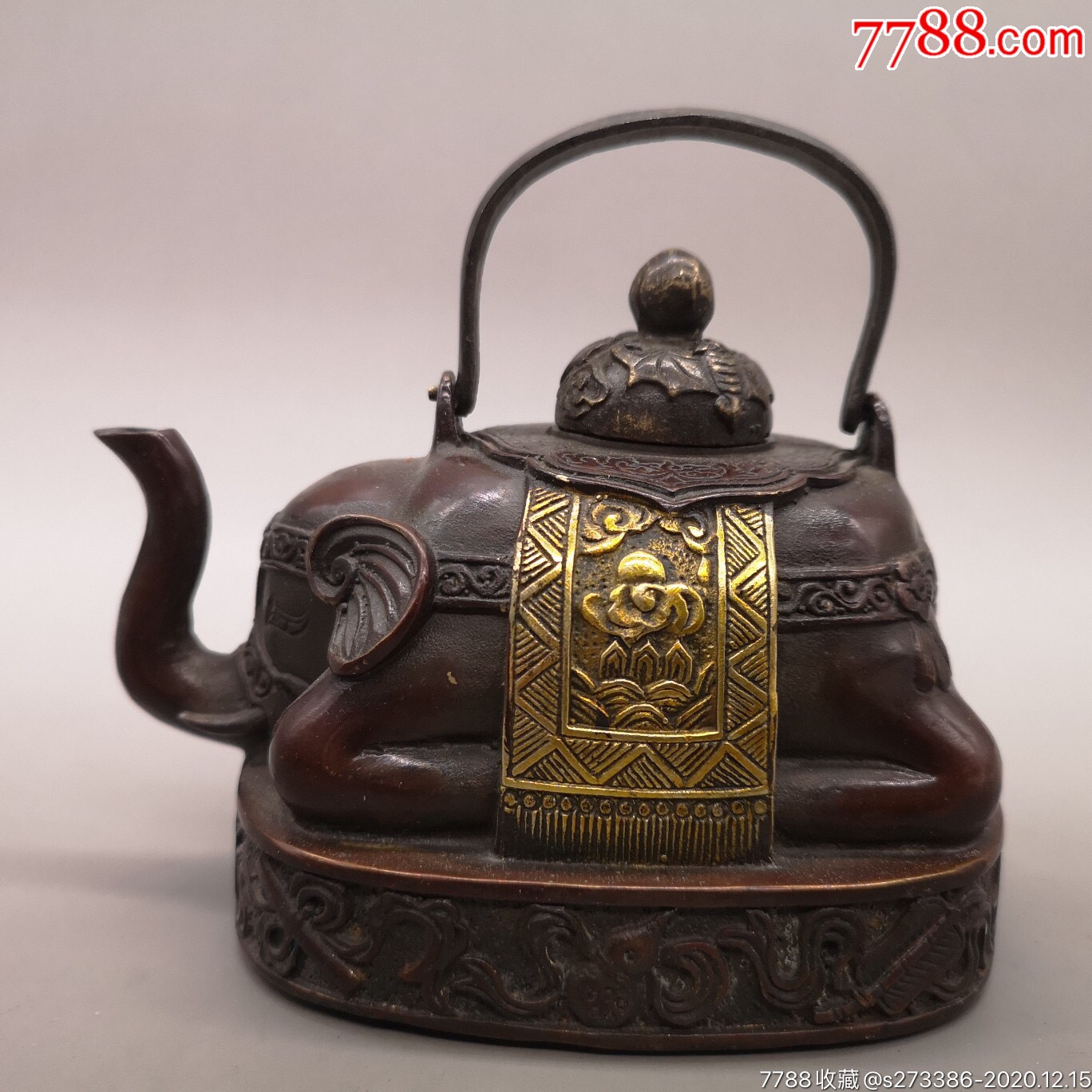 铜鎏大象酒壶,器型厚重,形制端正;通体光素,色泽雅致,古意盎然,品相极