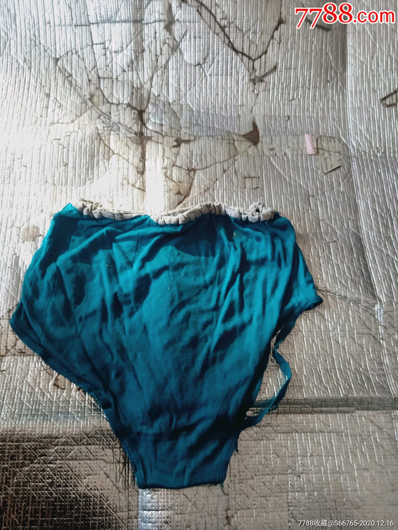 怀旧老破损绿裤头