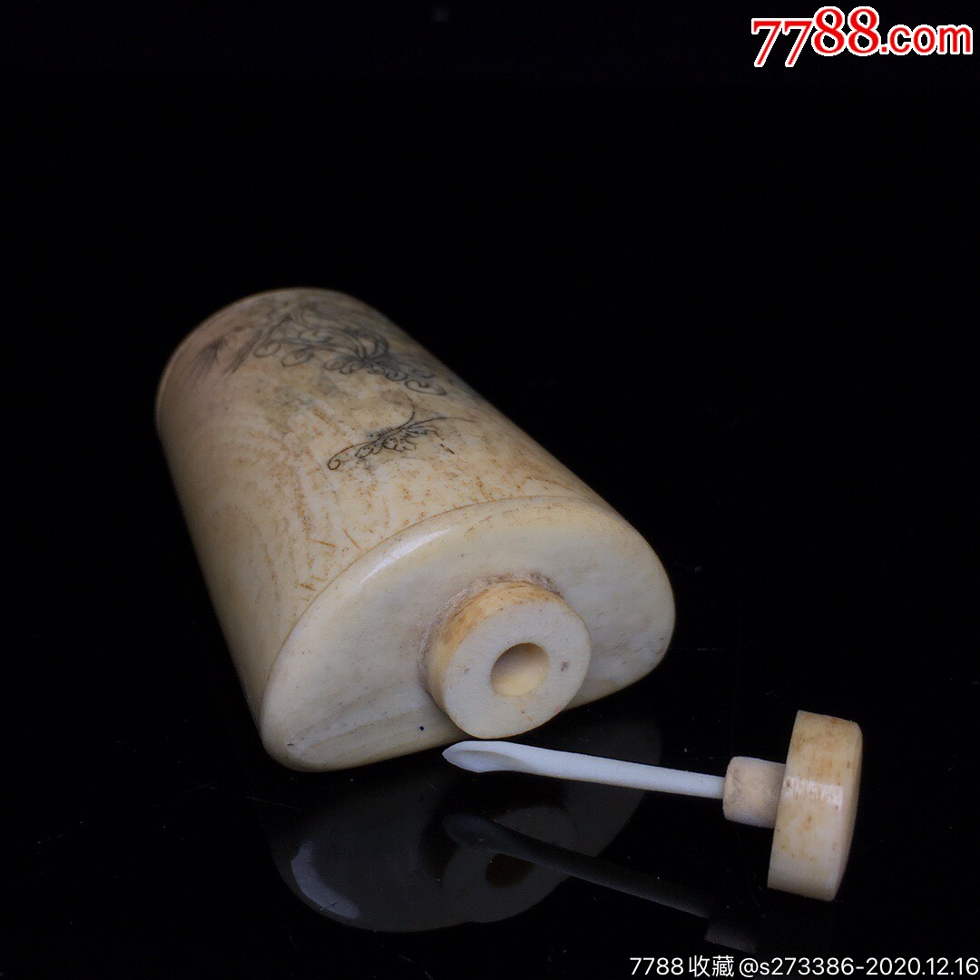 牛骨鼻烟壶牛骨是原始自然,粗犷豪放,具有辟邪化吉之寓意.