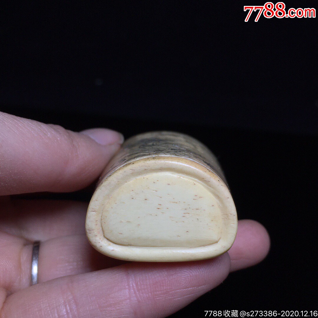 牛骨鼻烟壶牛骨是原始自然,粗犷豪放,具有辟邪化吉之寓意.