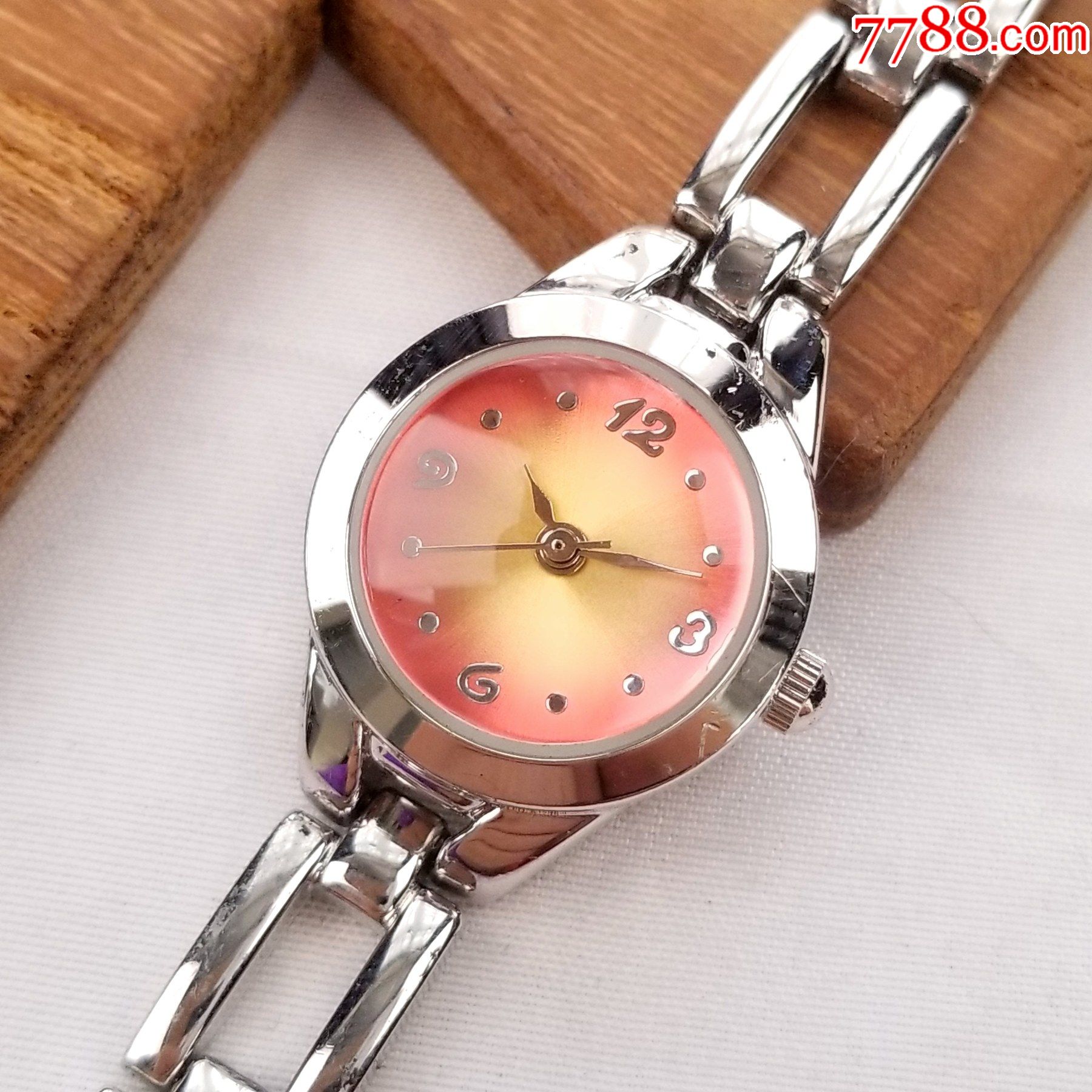 【双色放射拉丝纹表盘!】石英女表