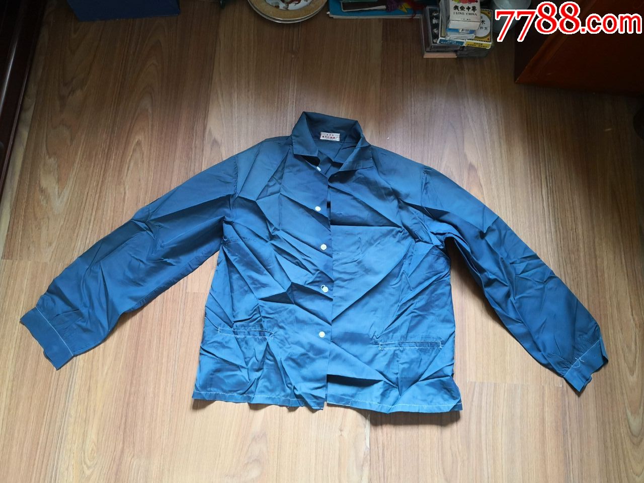 北京东方红服装厂出品女上衣