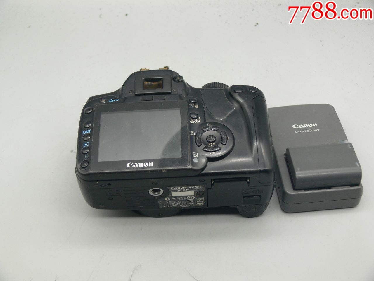 >> 佳能400d数码单反相机,带一个原厂充电器,一个原厂电池,一个国产