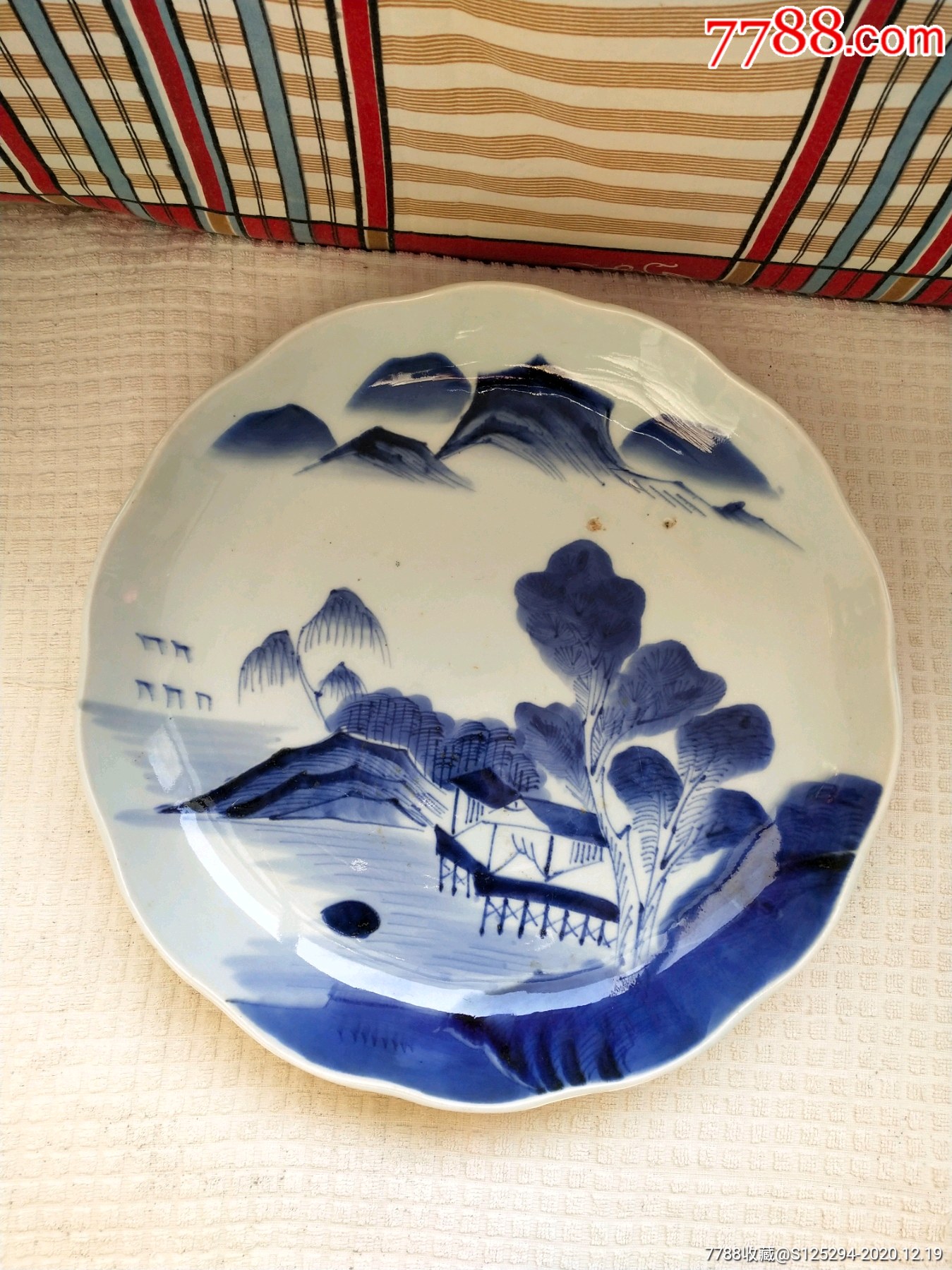 清代青花山水盘子,器型好,画工好,完整漂亮