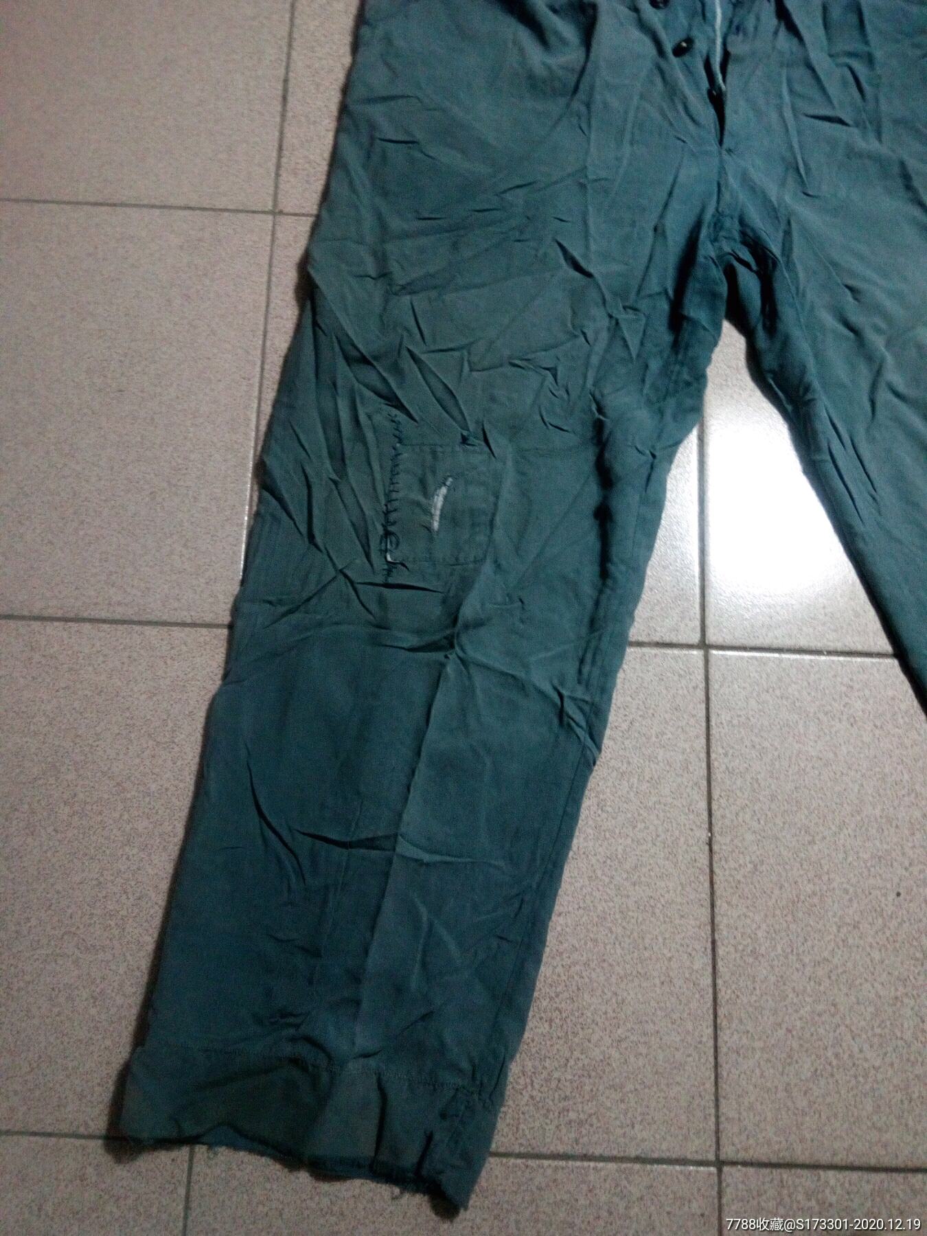 旧裤子褪色有破有补