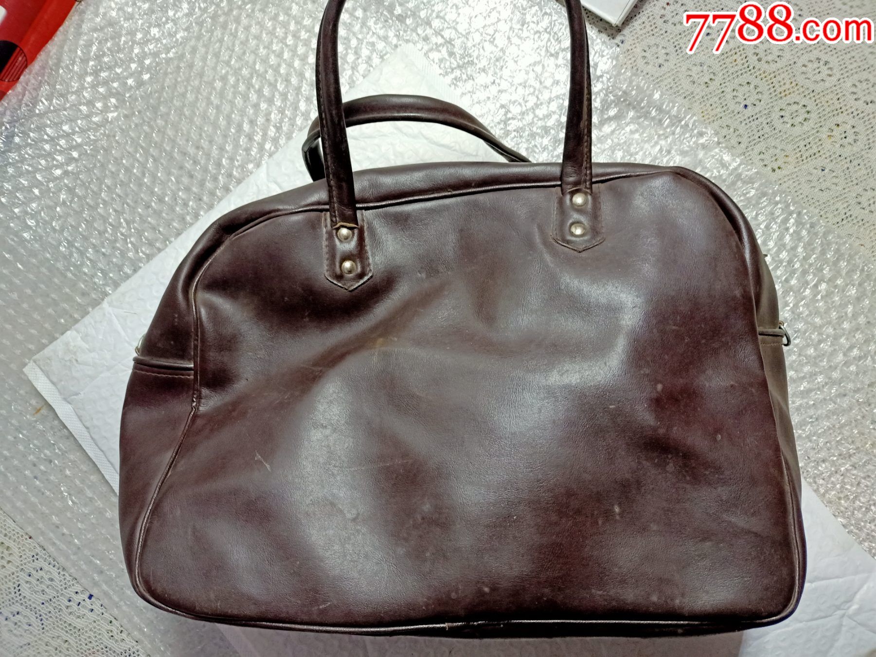 七八十年代手提包869,品相不错,拉链好用,底有点损坏,见图