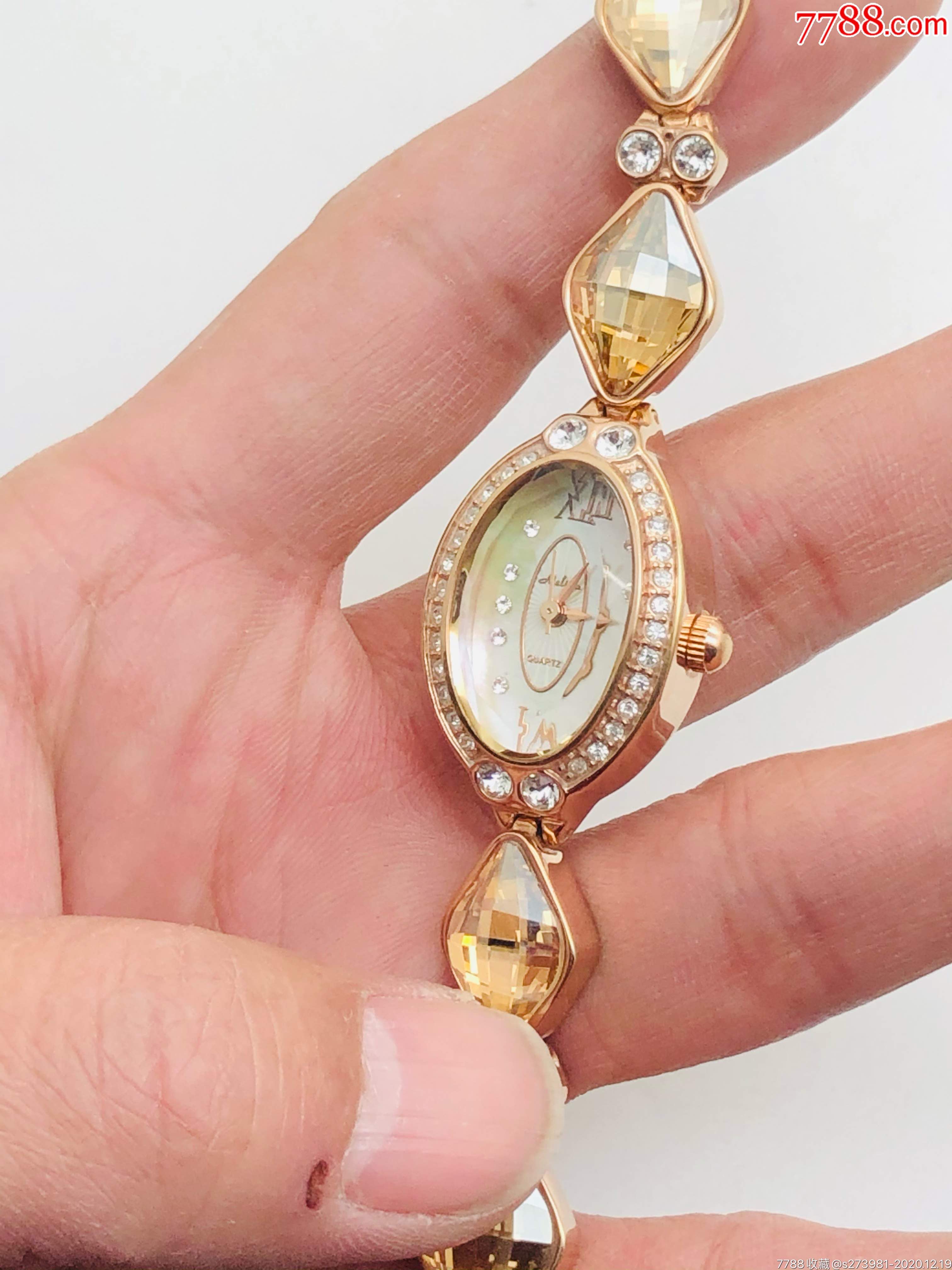 时尚首饰品牌闪钻石英女表(多切割镜面,天然贝壳表盘9.5新)