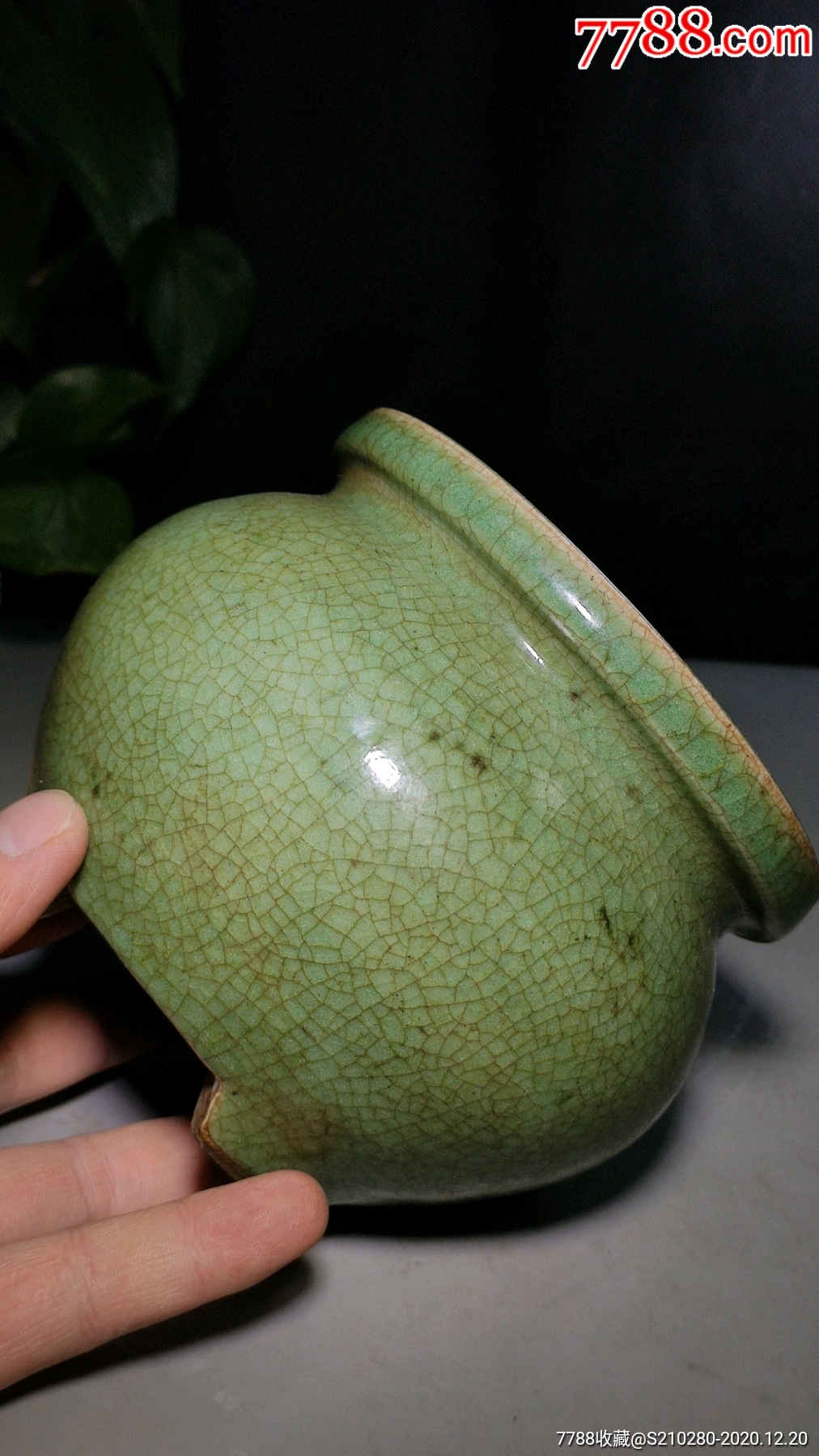 绿釉开片大香炉造型独特瓷质细腻尺寸大开片漂亮